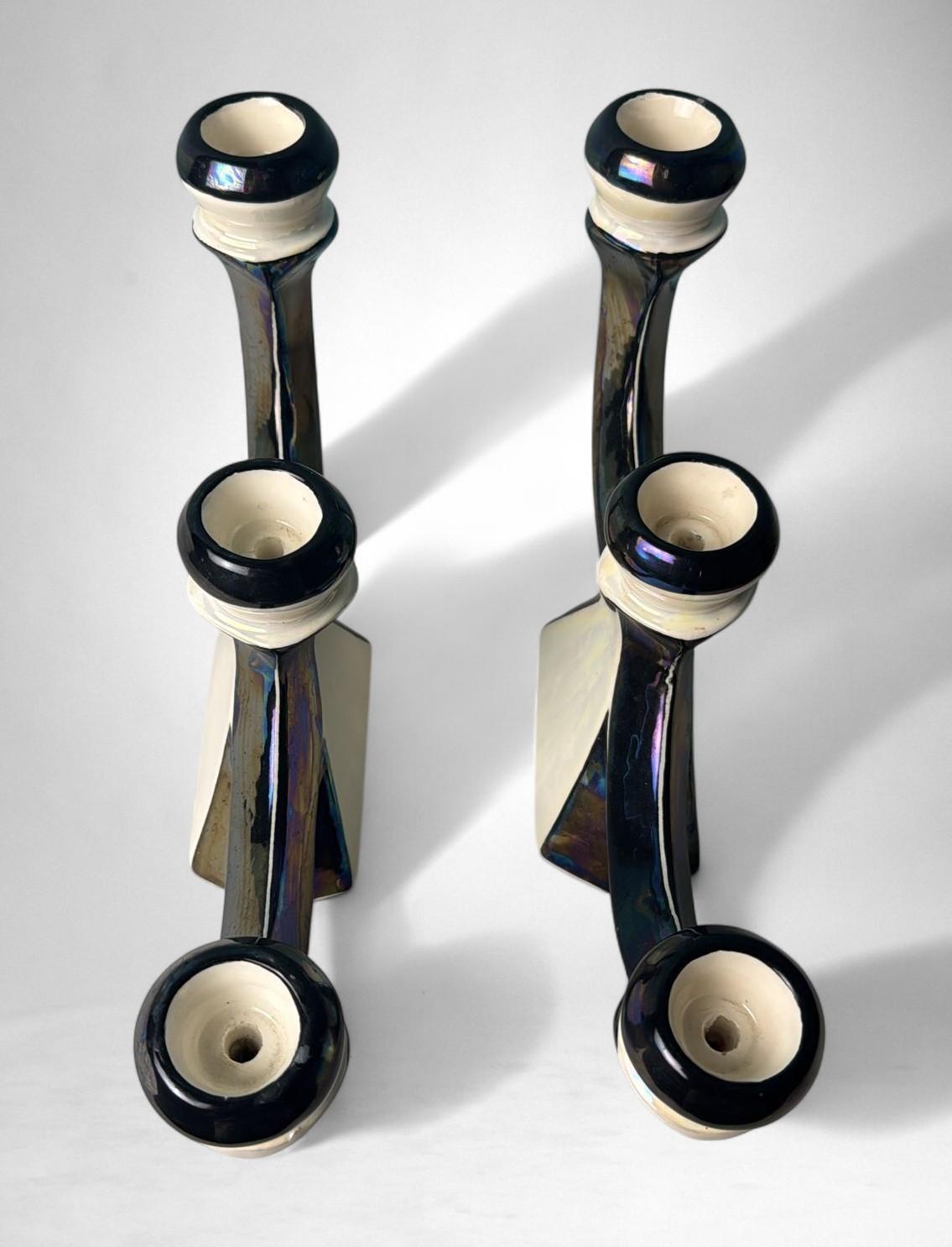 XX secolo Coppia di portacandele in ceramica francese Art Déco con finitura a lustro iridescente in vendita