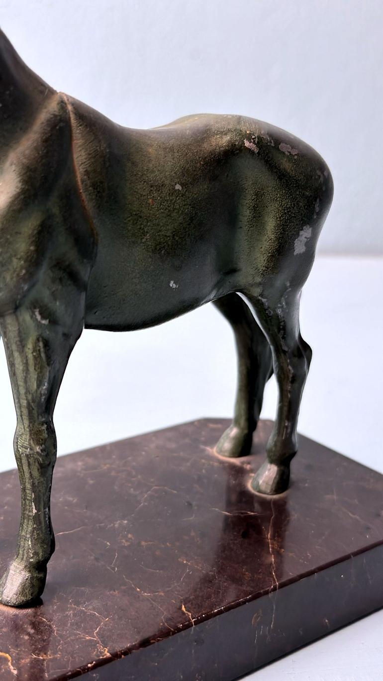 Art Déco - Paire de serre-livres en fer forgé à cheval sur socle en marbre Marquinia 5