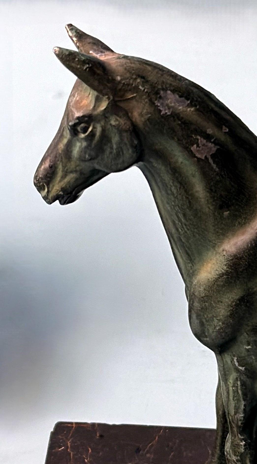 Art Déco - Paire de serre-livres en fer forgé à cheval sur socle en marbre Marquinia 6