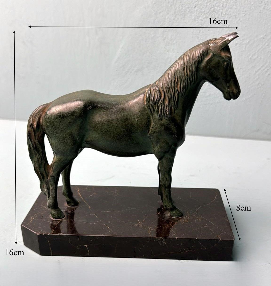 Art Déco - Paire de serre-livres en fer forgé à cheval sur socle en marbre Marquinia 11