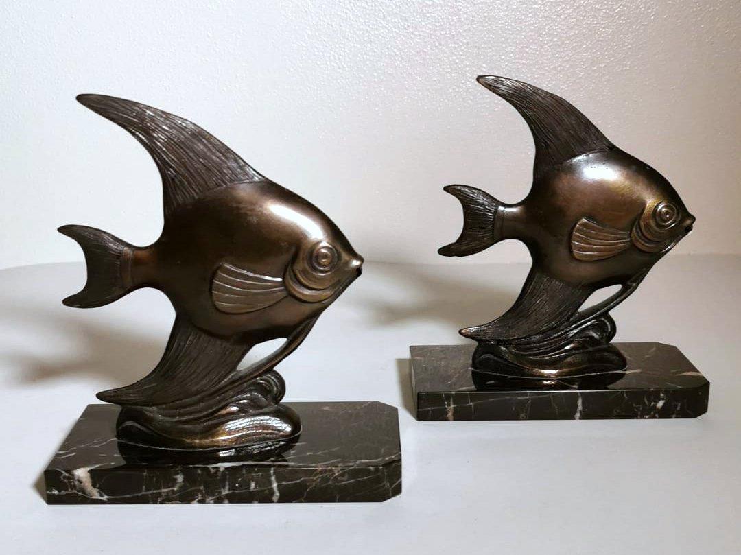 Cast Art Deco Pair of French Spelter Bookends in Fish Shape and Marquinia Marble Base For Sale
