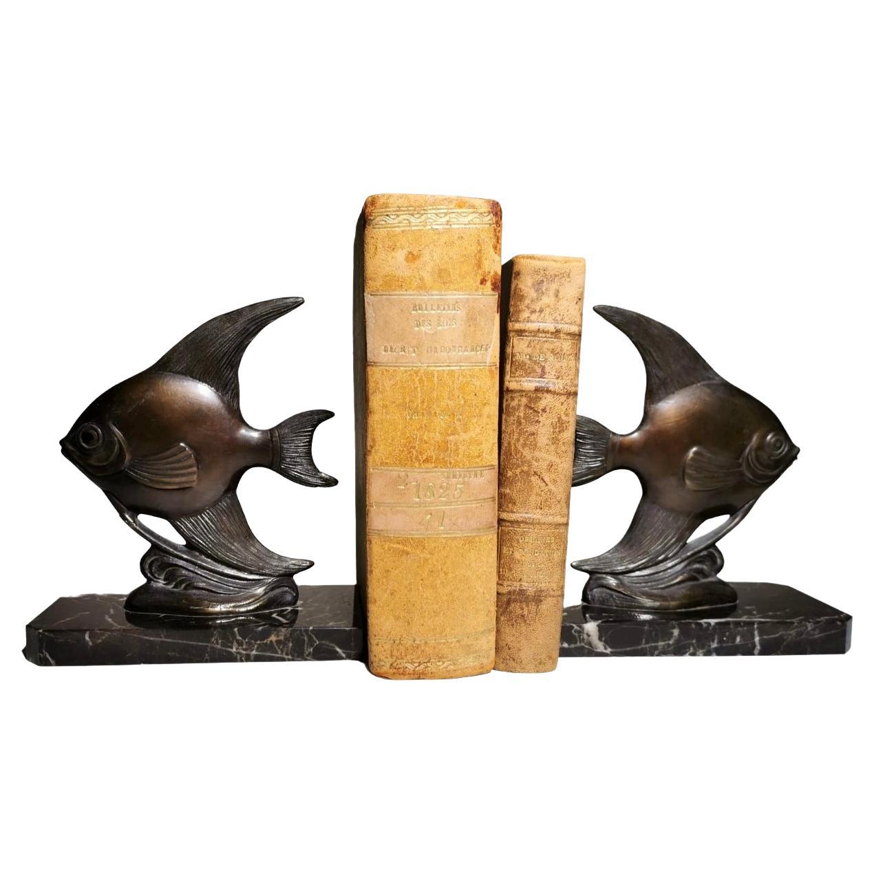 Art Deco Pair of French Spelter Bookends in Fish Shape and Marquinia Marble Base For Sale