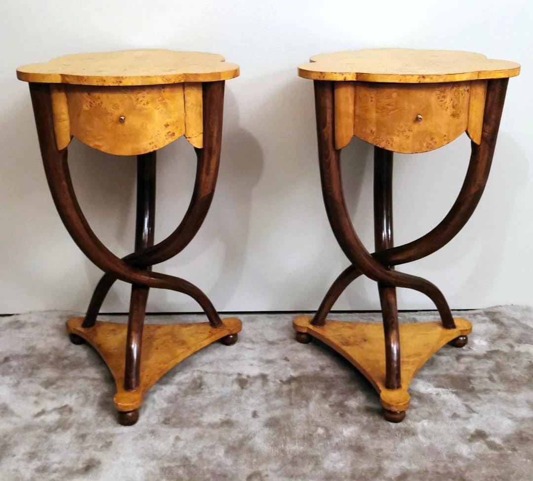 We kindly suggest you read the whole description, because with it we try to give you detailed technical and historical information to guarantee the authenticity of our objects.
Pair of original and unique Art Deco bedside tables in maple briar and