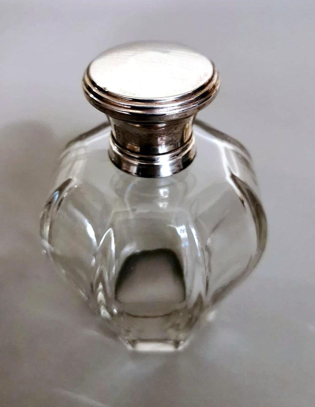 Art Deco Pair of Italian Crystal Toiletry Bottles and Silver Lid For Sale 6