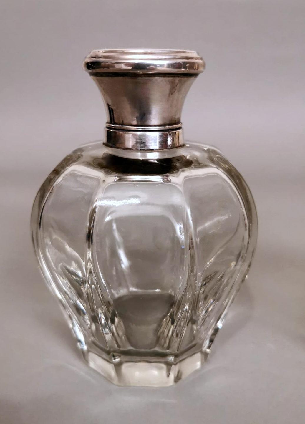 Coppia di flaconi da toilette in cristallo italiano Art Deco e coperchio in argento in vendita 4