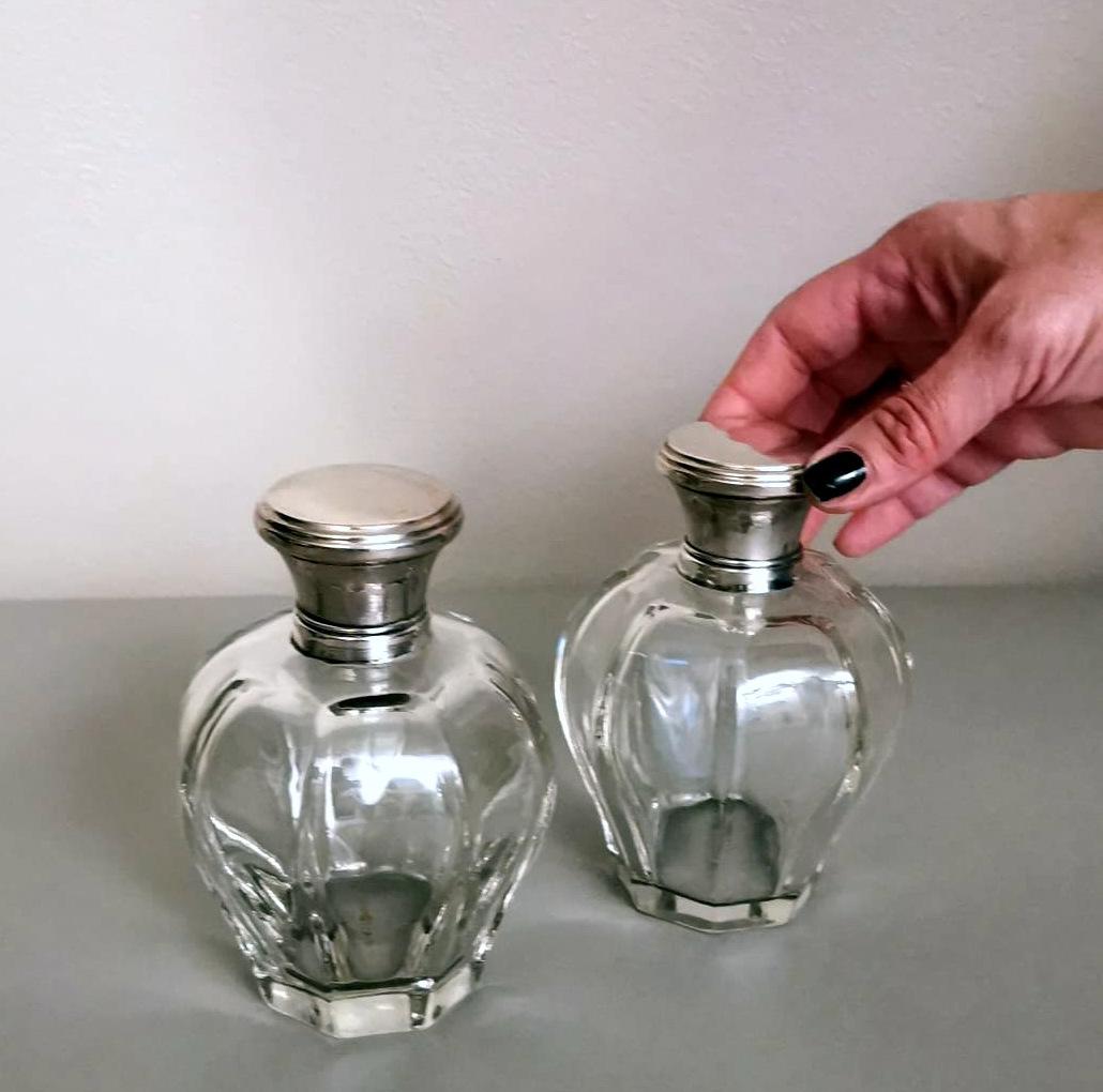 Coppia di flaconi da toilette in cristallo italiano Art Deco e coperchio in argento in vendita 8