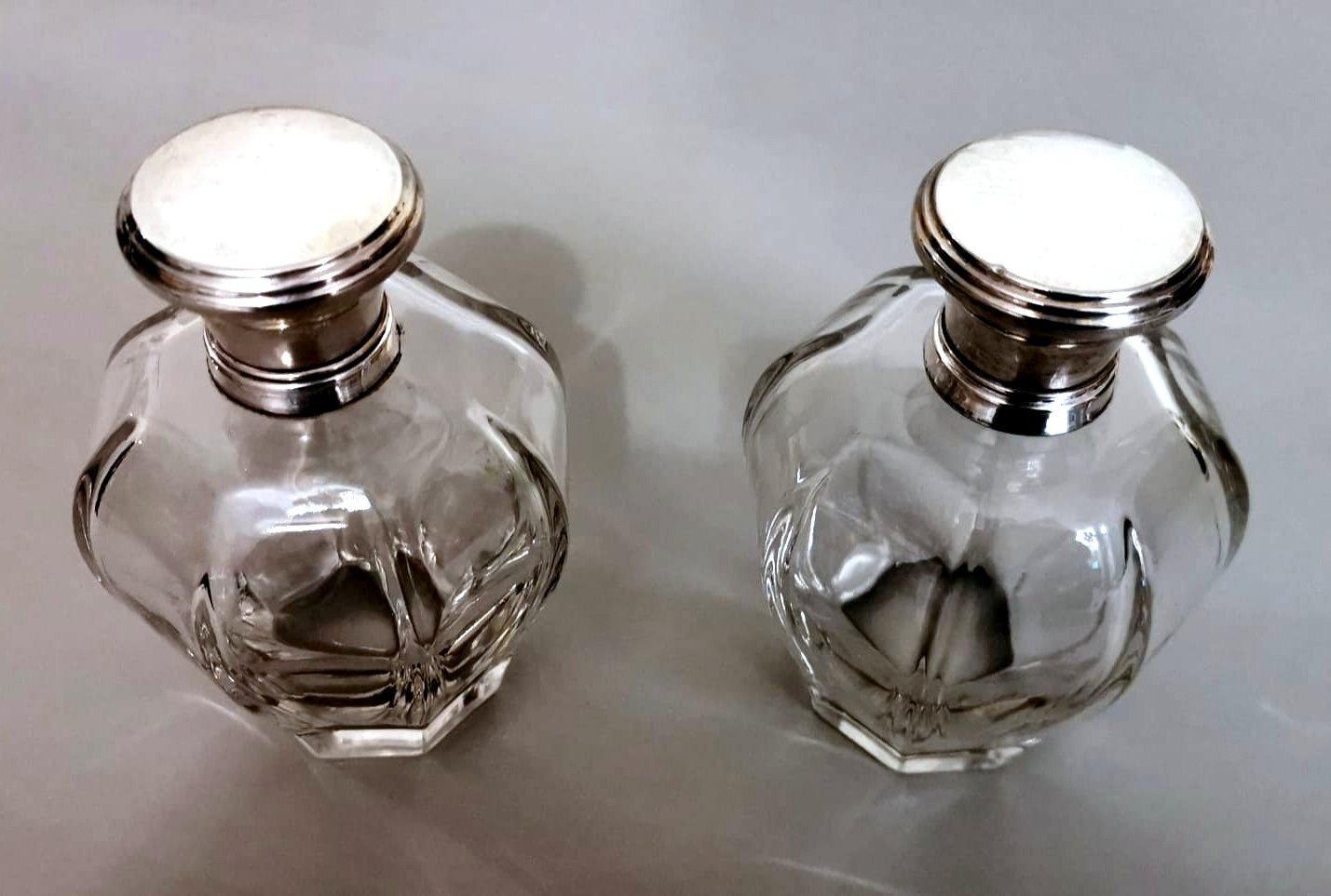 Art Deco Pair of Italian Crystal Toiletry Bottles and Silver Lid For Sale 1