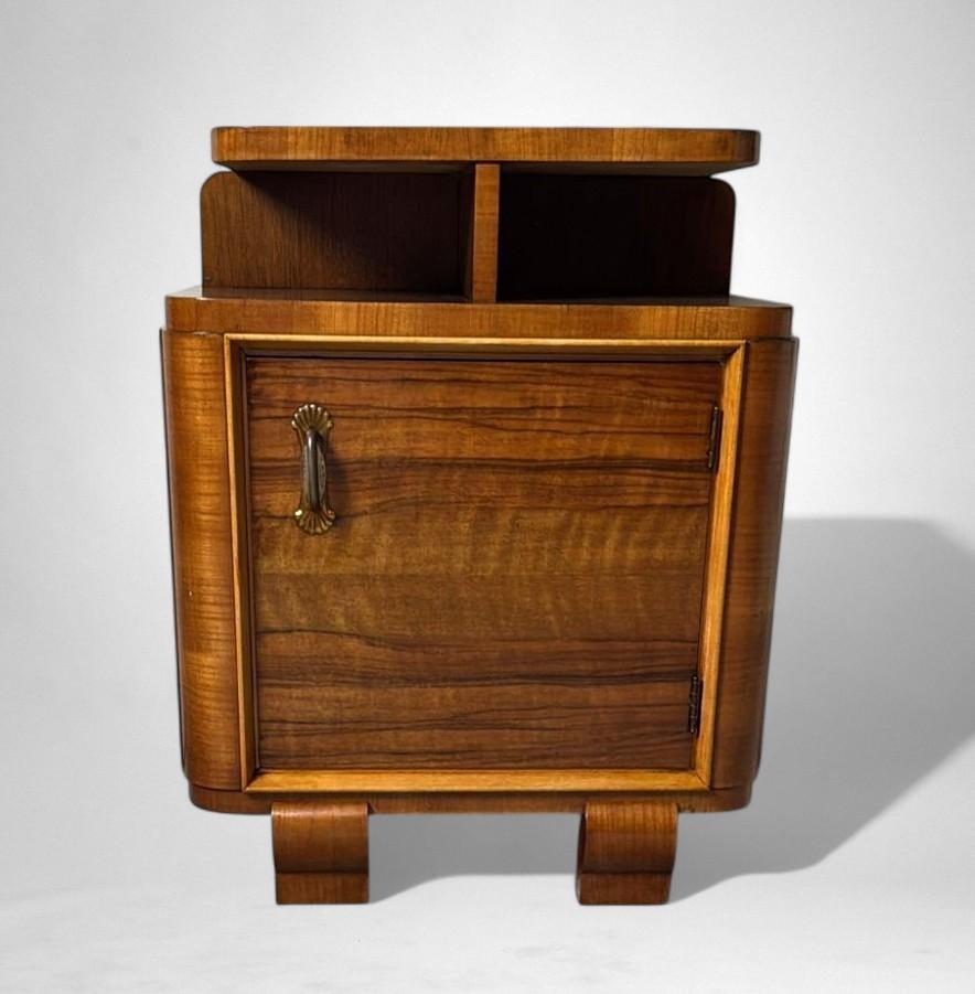 Art Deco Pair Of Italian Nightstands For Sale 4