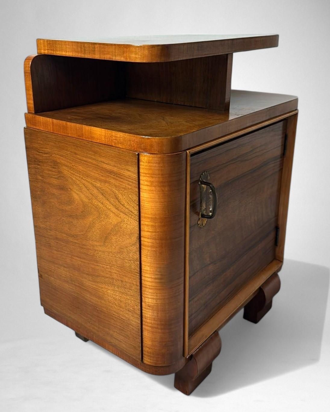 Art Deco Pair Of Italian Nightstands For Sale 6