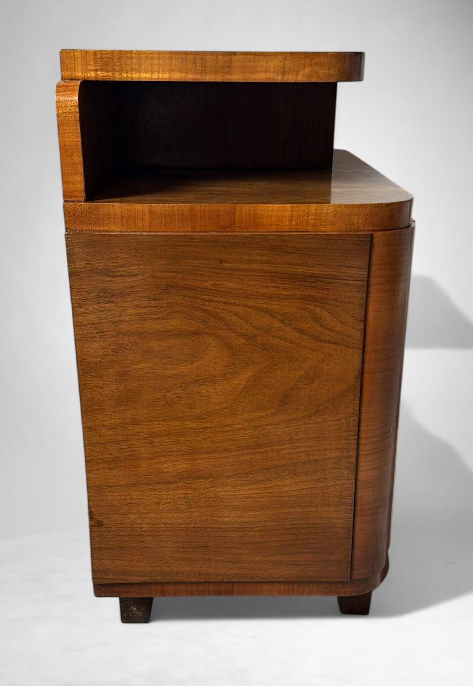 Art Deco Pair Of Italian Nightstands For Sale 7