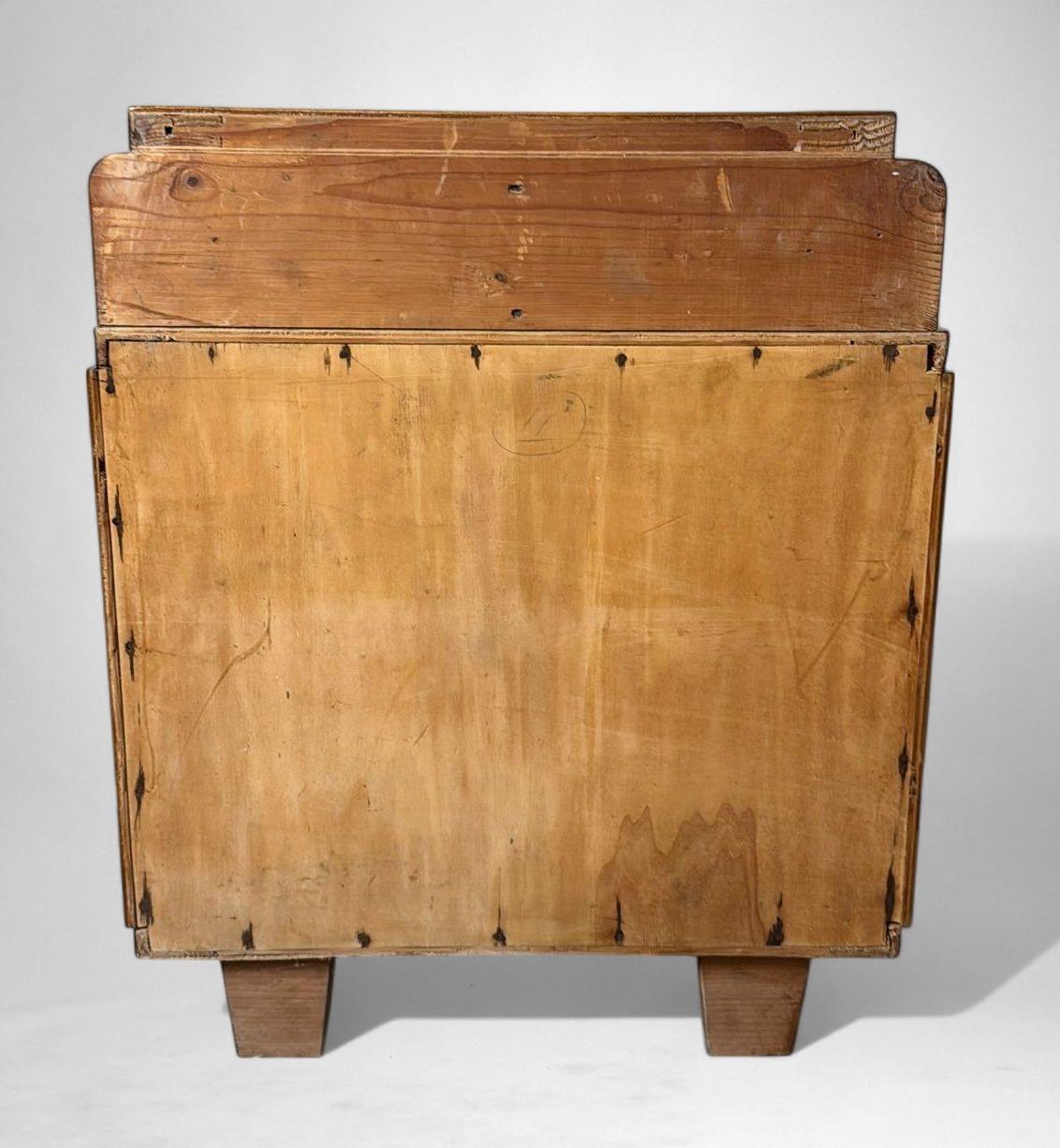 Art Deco Pair Of Italian Nightstands For Sale 9