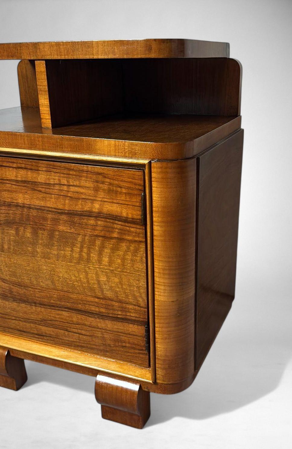 Art Deco Pair Of Italian Nightstands For Sale 10