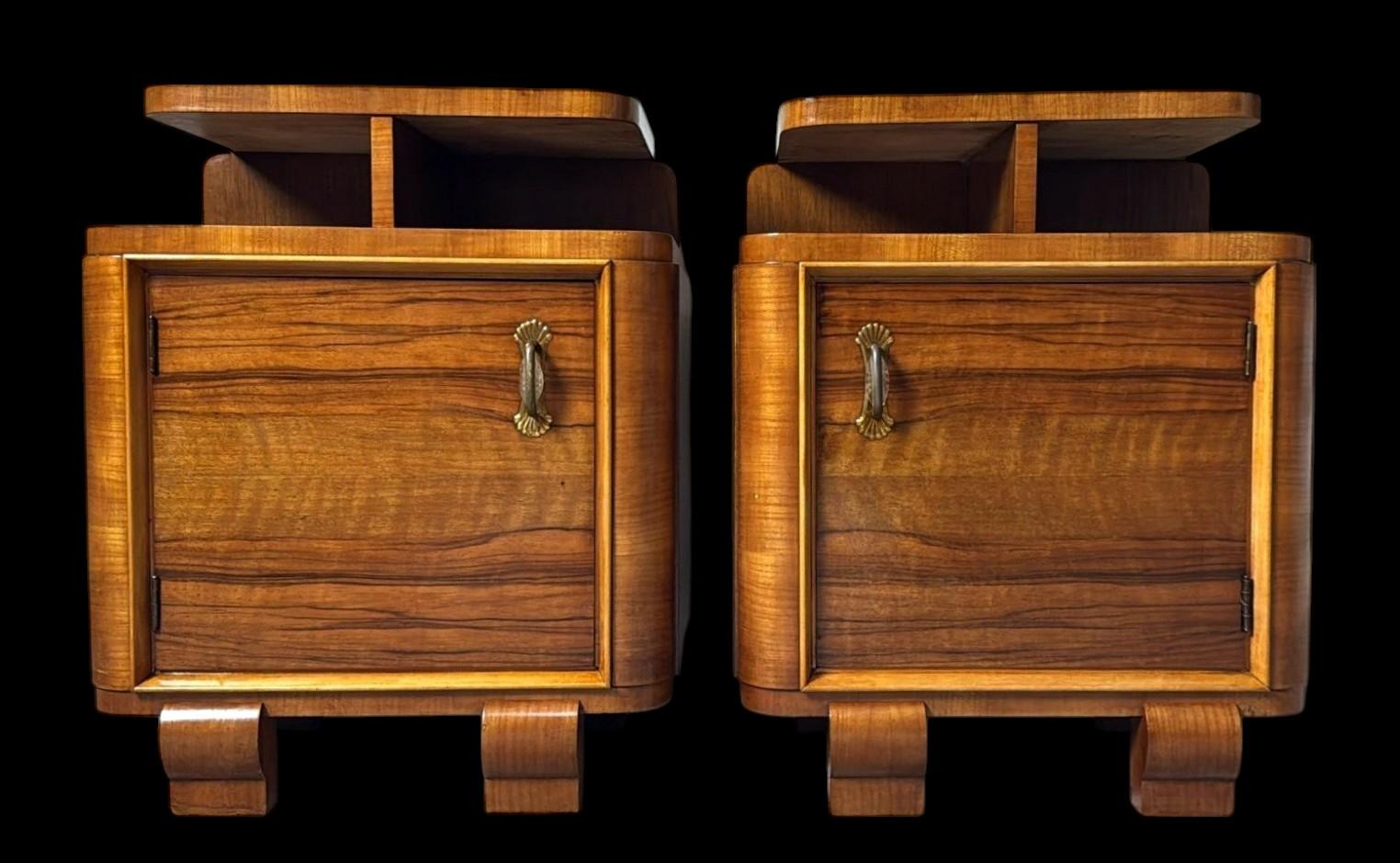 We kindly invite you to read the full description, as it provides detailed technical and historical information to ensure the authenticity of our pieces.
Elegant and distinctive pair of Italian walnut nightstands. Each features a convenient open