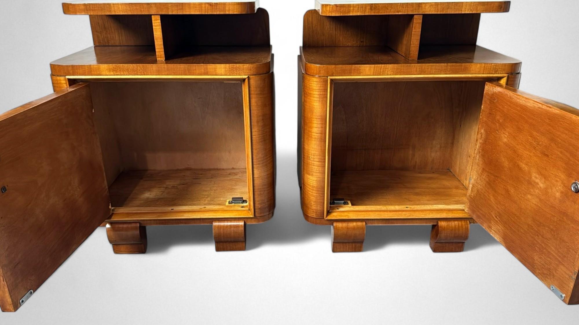 Art Deco Pair Of Italian Nightstands In Good Condition For Sale In Prato, Tuscany