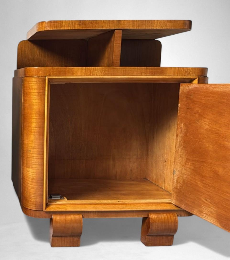 20th Century Art Deco Pair Of Italian Nightstands For Sale