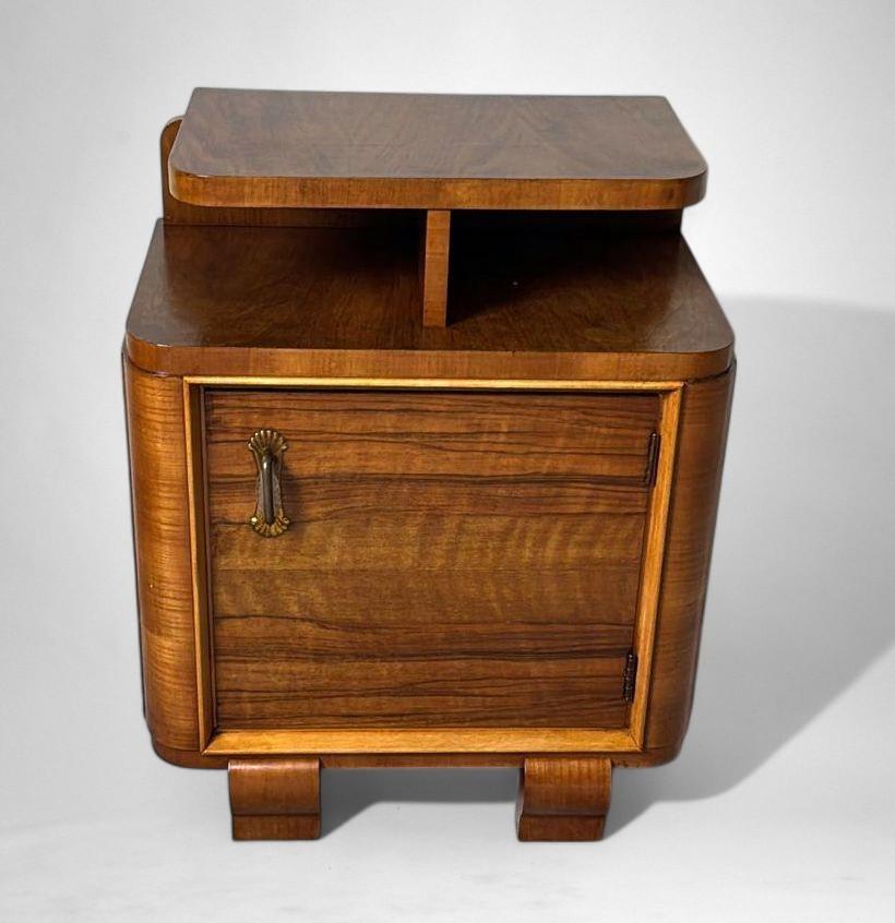 Art Deco Pair Of Italian Nightstands For Sale 3