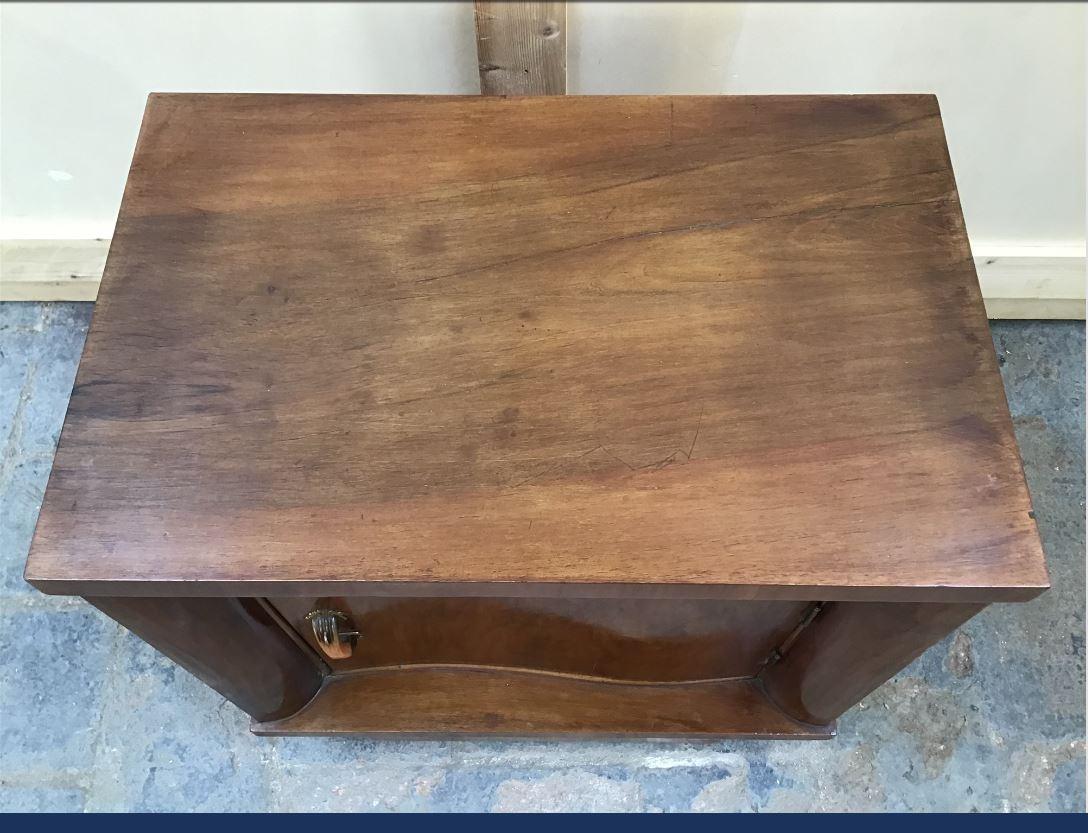 Art Deco Pair of Italian Walnut Nightstands, 1940s 2