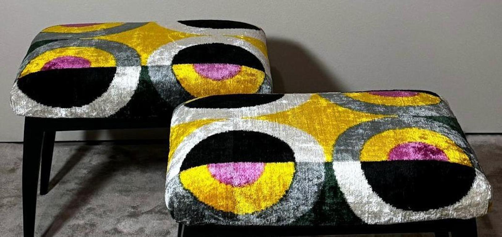 Mid Century Paar italienische Holz und Seide Samt Ikat Bänke im Angebot 9