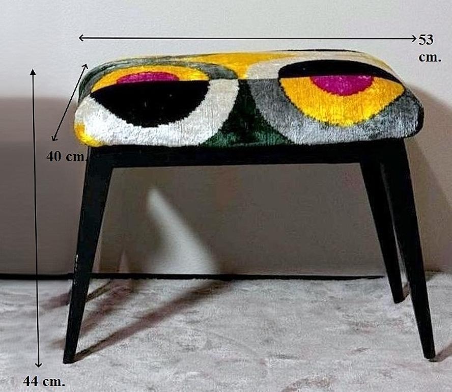 Mid Century Paar italienische Holz und Seide Samt Ikat Bänke im Angebot 13