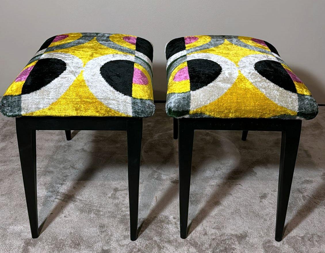 Mid Century Paar italienische Holz und Seide Samt Ikat Bänke im Angebot 2