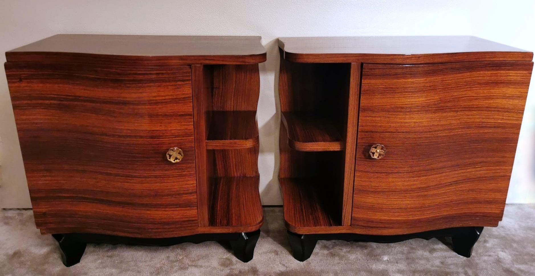 Polished Art Deco Pair Of Italian Wooden Nightstands For Sale