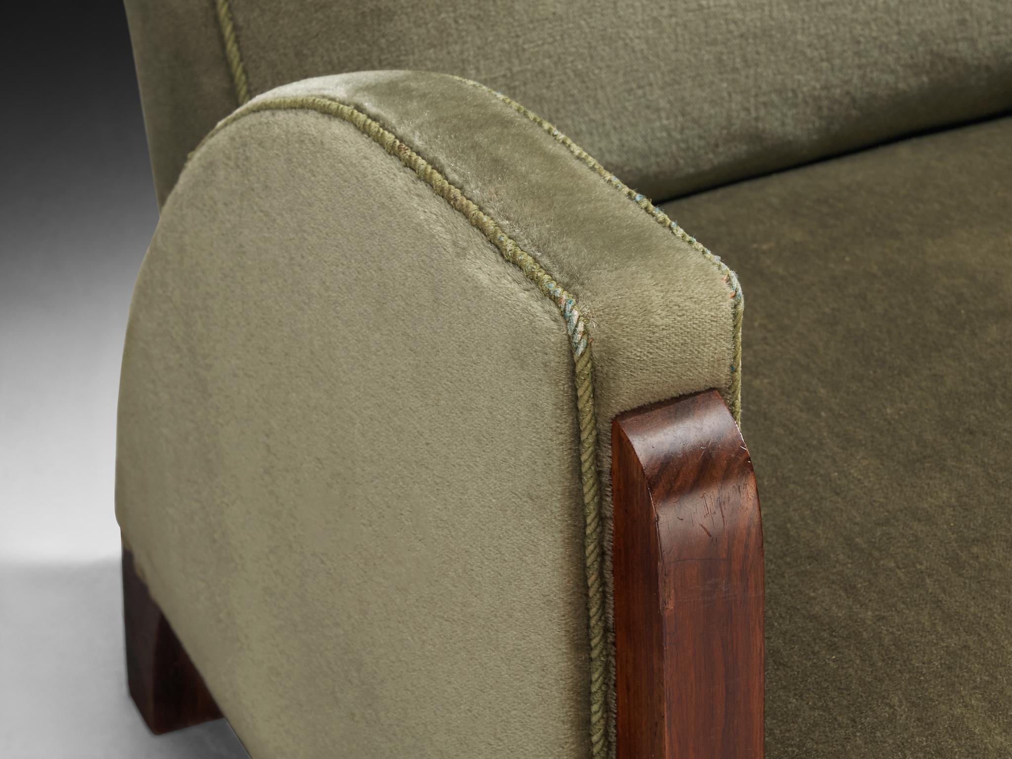 Pareja de sillones Art Déco de terciopelo verde oliva en venta 3