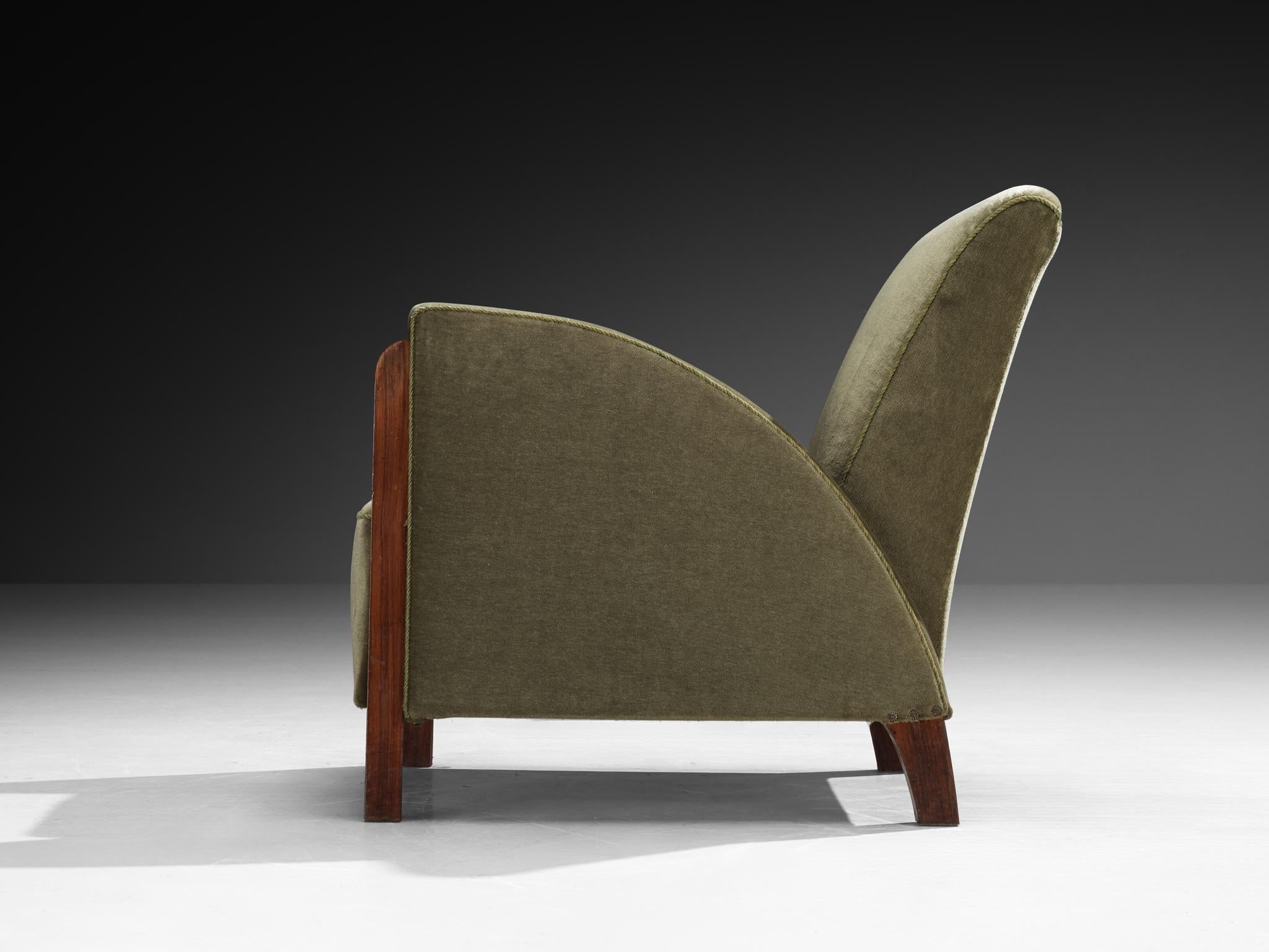 Pareja de sillones Art Déco de terciopelo verde oliva mediados del siglo XX en venta
