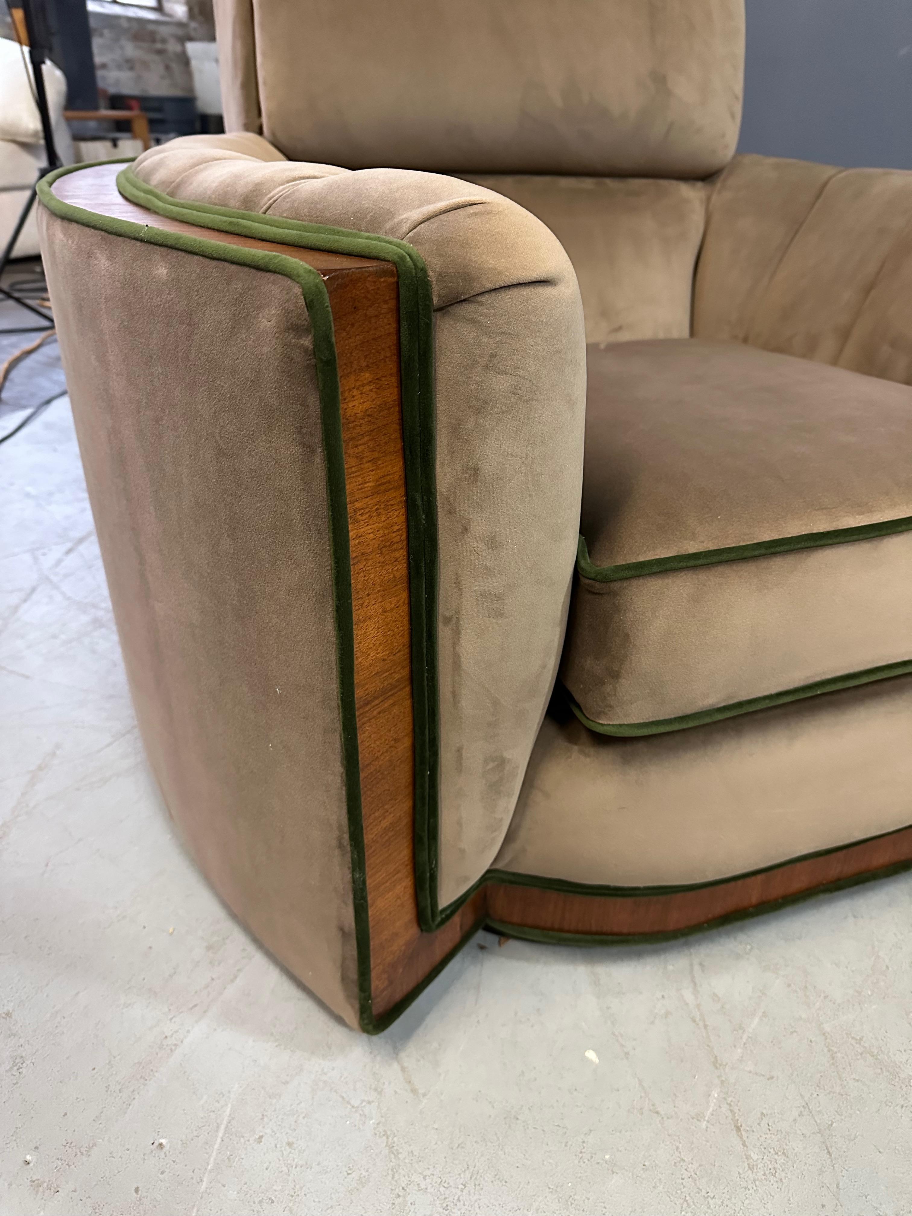 Paire de luxueuses chaises longues en velours moka avec incrustation de noyer, de style Art Déco en vente 4