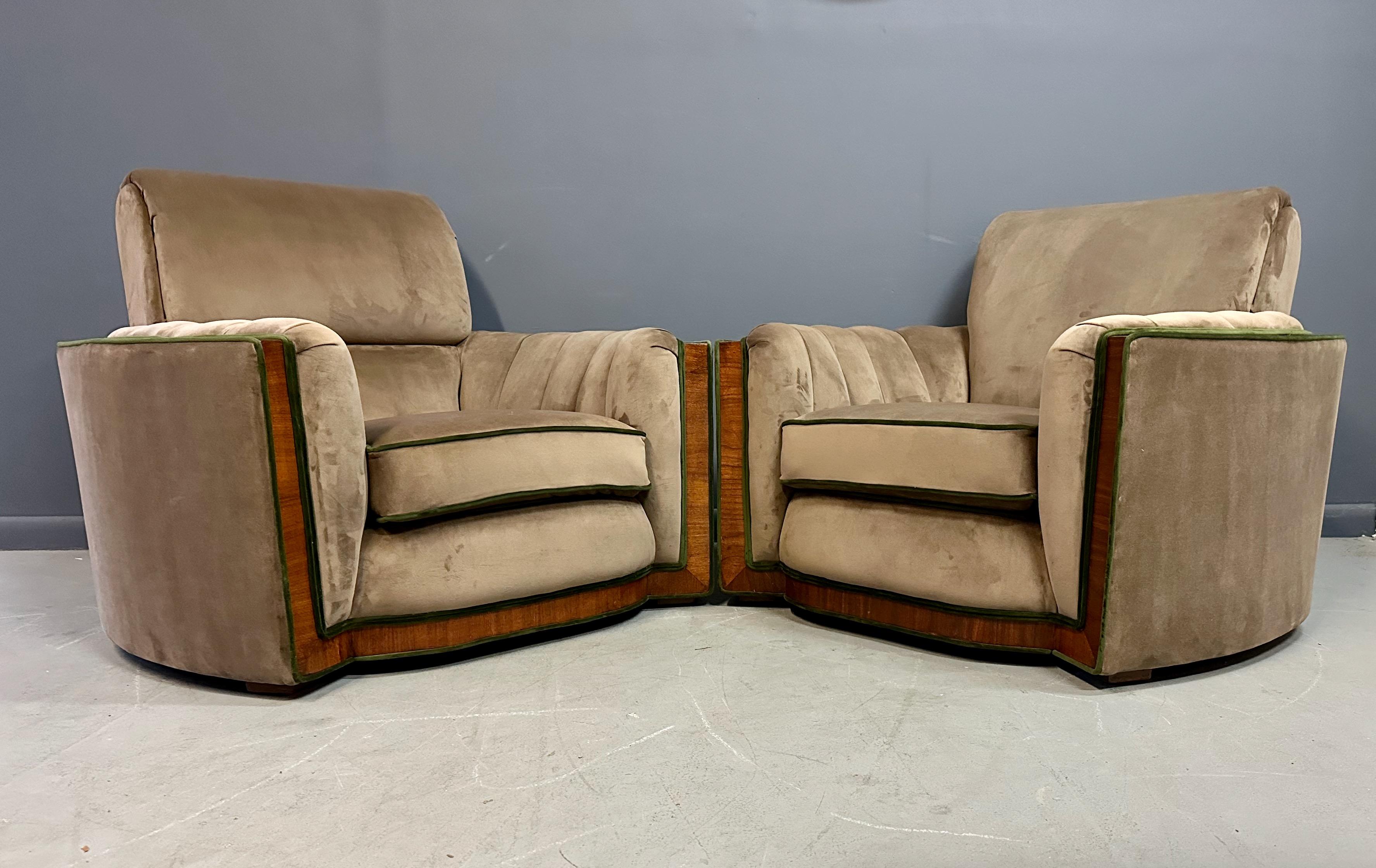 Art déco Paire de luxueuses chaises longues en velours moka avec incrustation de noyer, de style Art Déco en vente