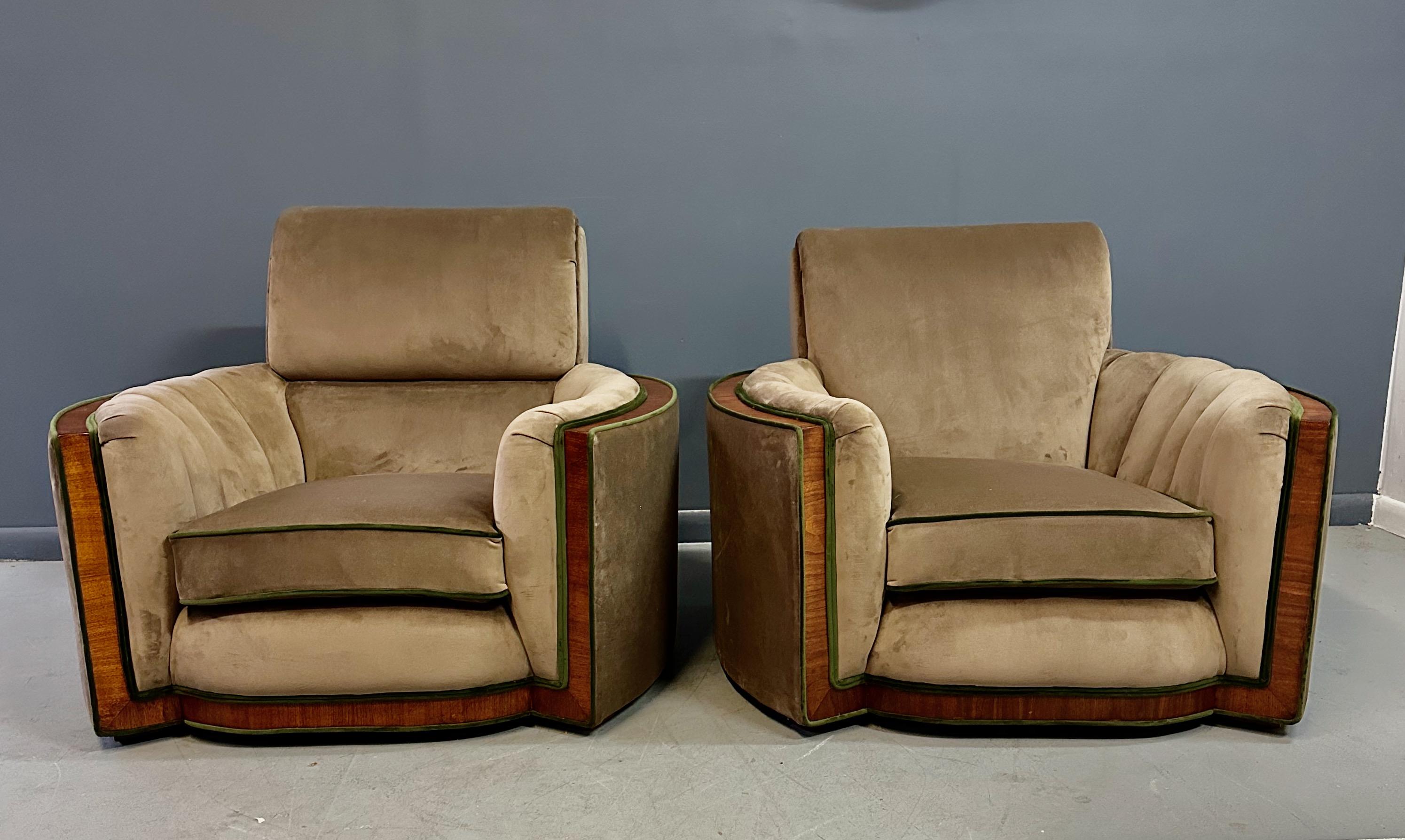 Velours Paire de luxueuses chaises longues en velours moka avec incrustation de noyer, de style Art Déco en vente