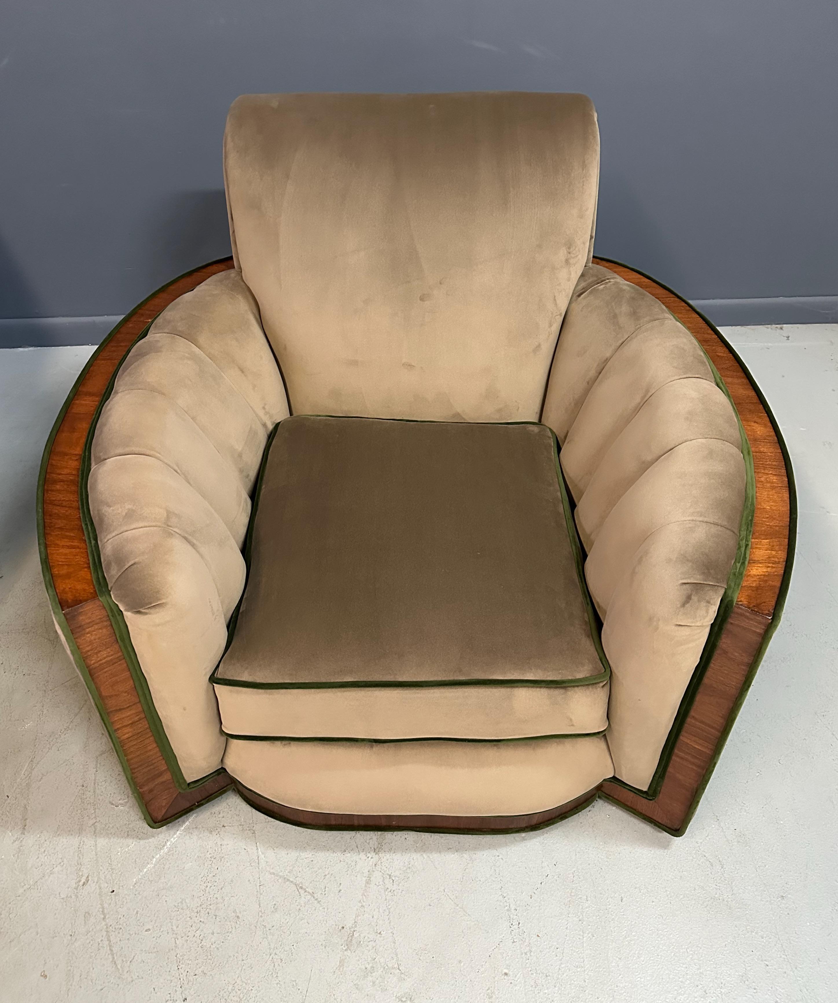 Paire de luxueuses chaises longues en velours moka avec incrustation de noyer, de style Art Déco en vente 1