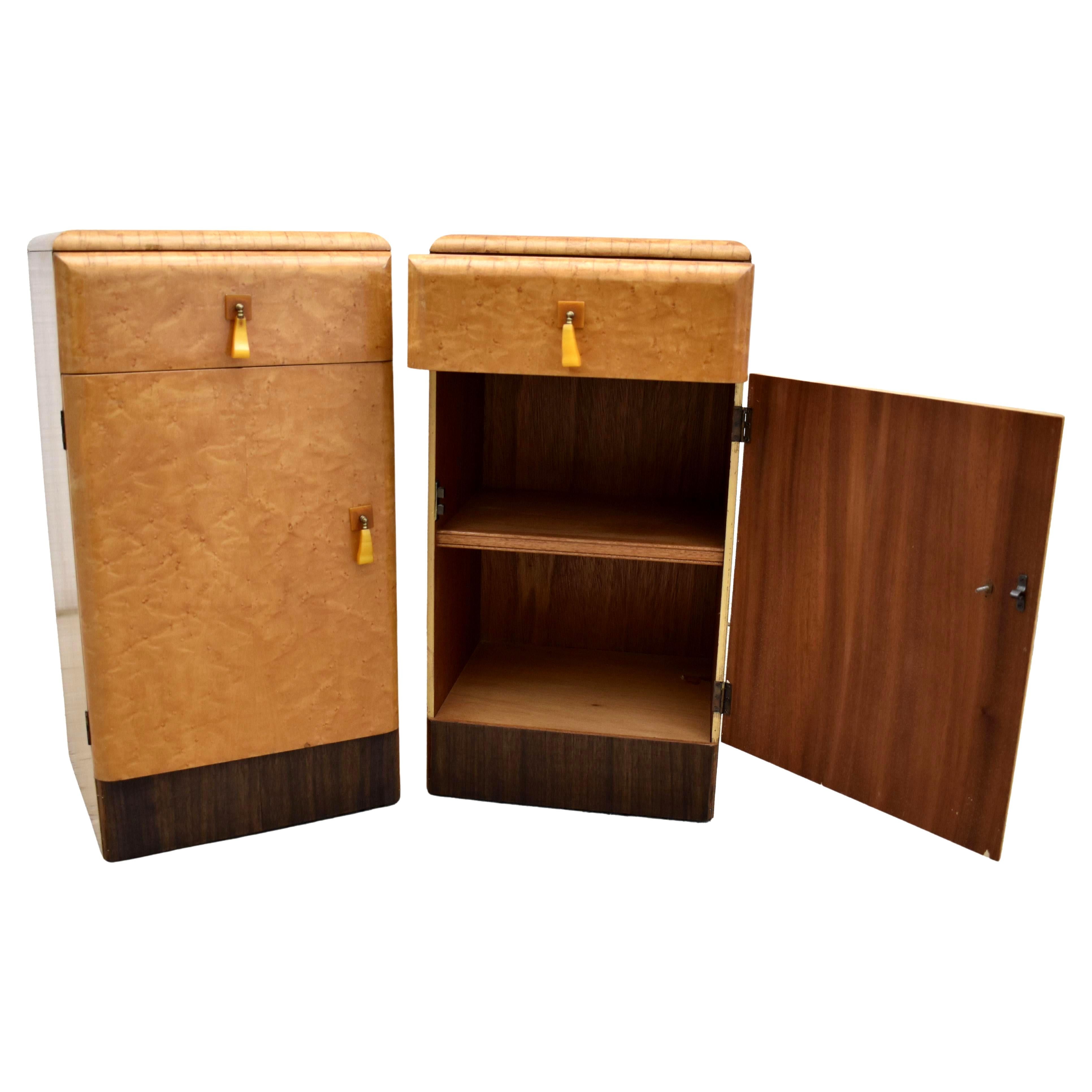 20th Century Art Deco Pair of Matching Bedside Cabinets in Blonde Maple, circa 1930s