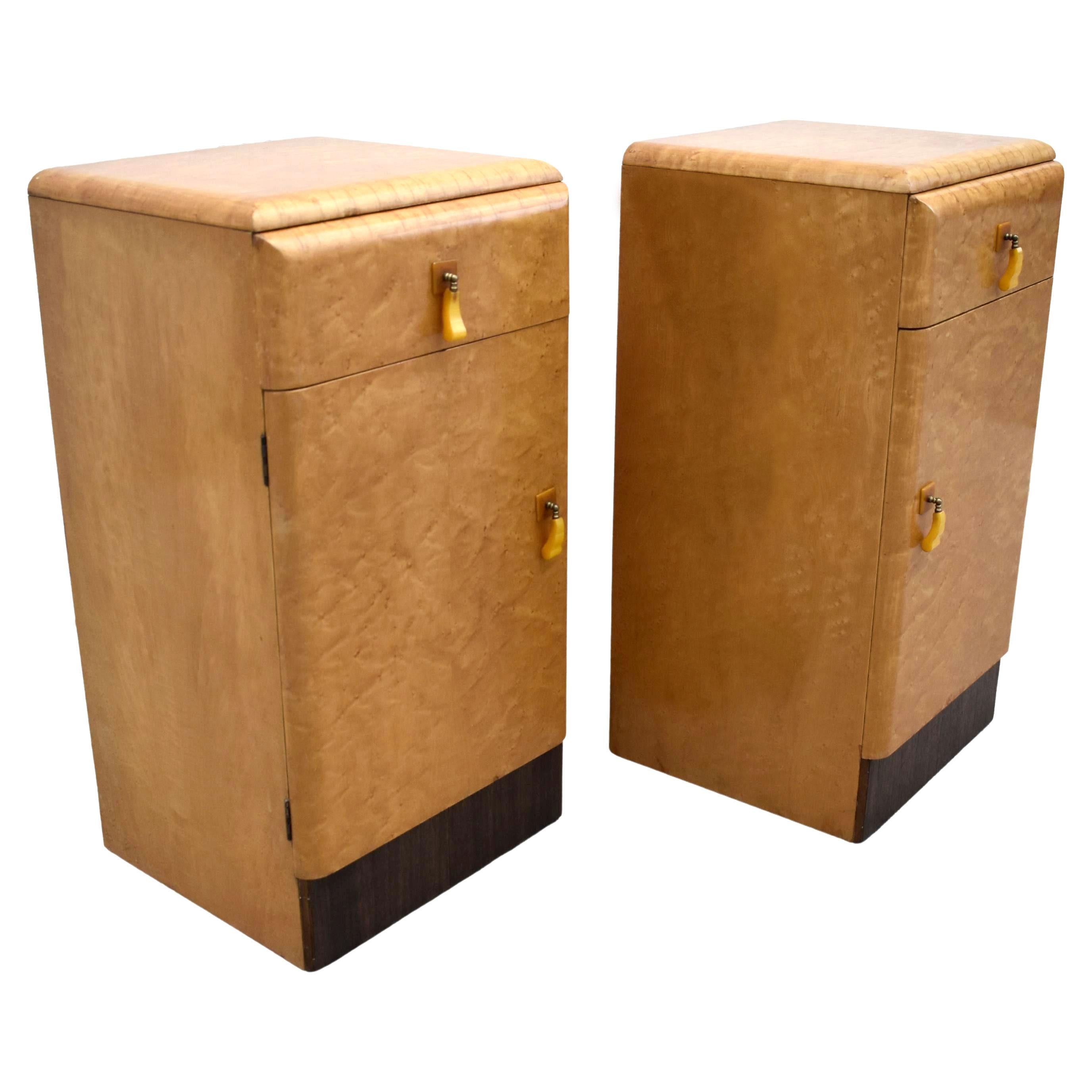 Art Deco Pair of Matching Bedside Cabinets in Blonde Maple, circa 1930s 2