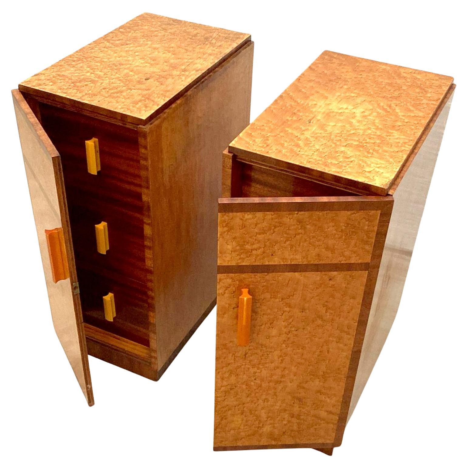 Art Deco Pair of Matching Bedside Cabinets in Blonde Maple, circa 1930s in vendita 4