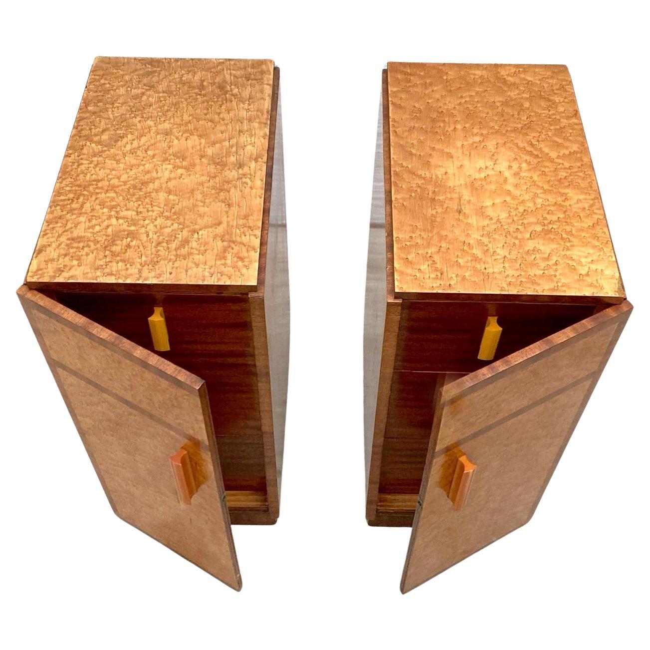 Art Deco Pair of Matching Bedside Cabinets in Blonde Maple, circa 1930s in vendita 5