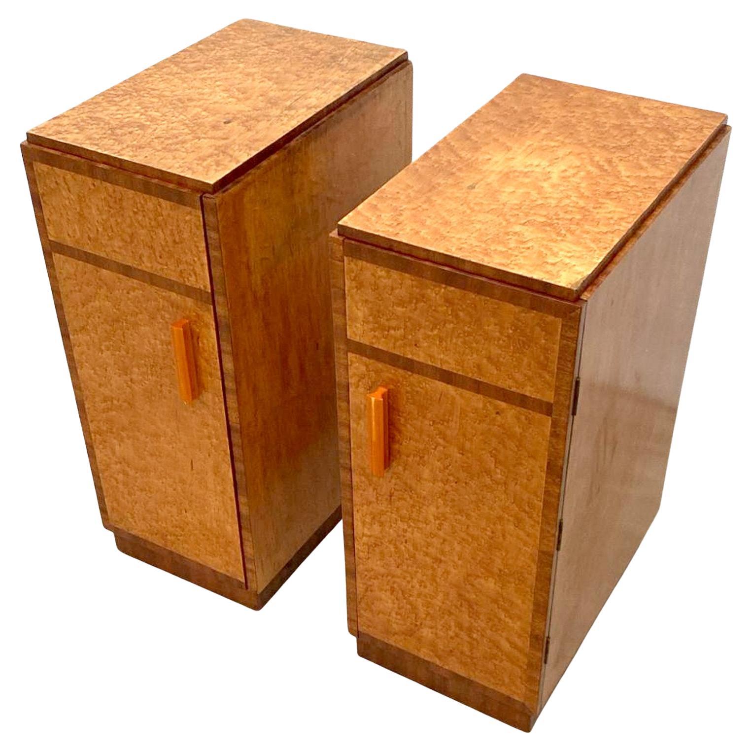 Art Deco Pair of Matching Bedside Cabinets in Blonde Maple, circa 1930s in vendita 6