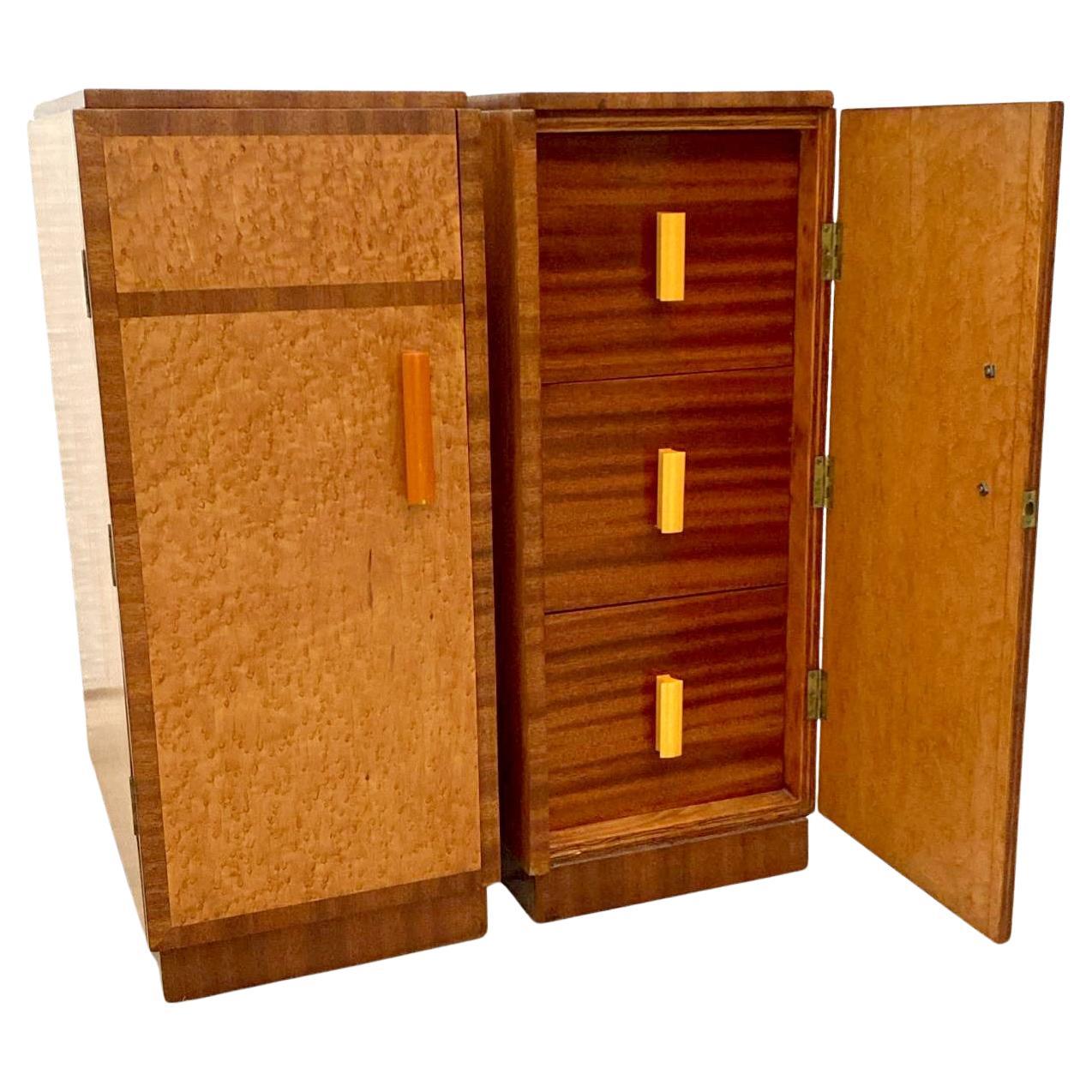 Art Deco Pair of Matching Bedside Cabinets in Blonde Maple, circa 1930s in vendita 1