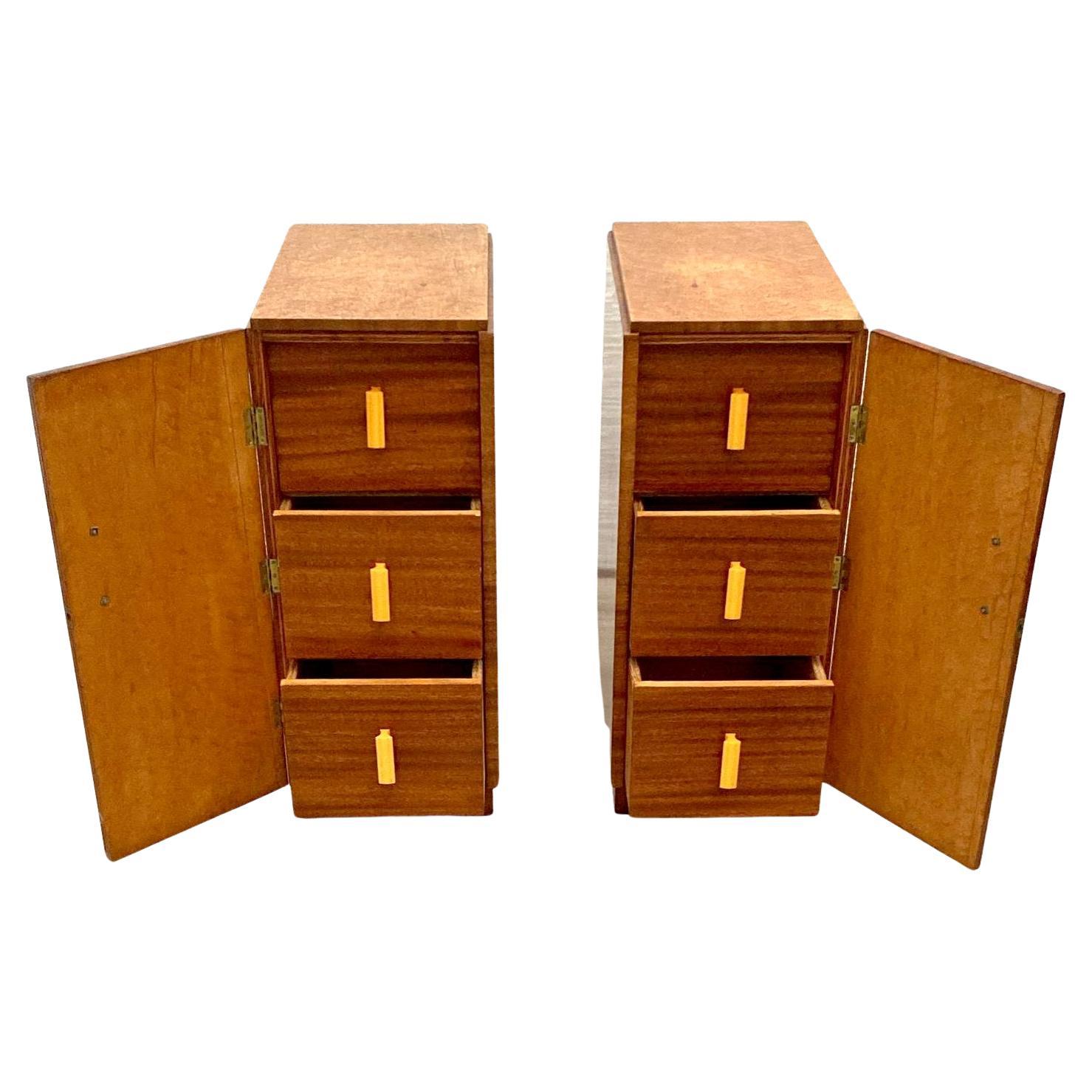 Art Deco Pair of Matching Bedside Cabinets in Blonde Maple, circa 1930s in vendita 2