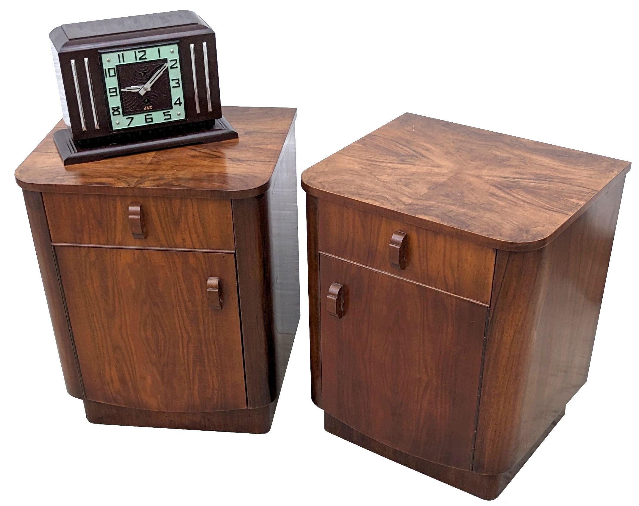 Art Deco Pair of Matching Bedside Cabinets, Walnut, c1930 For Sale 3
