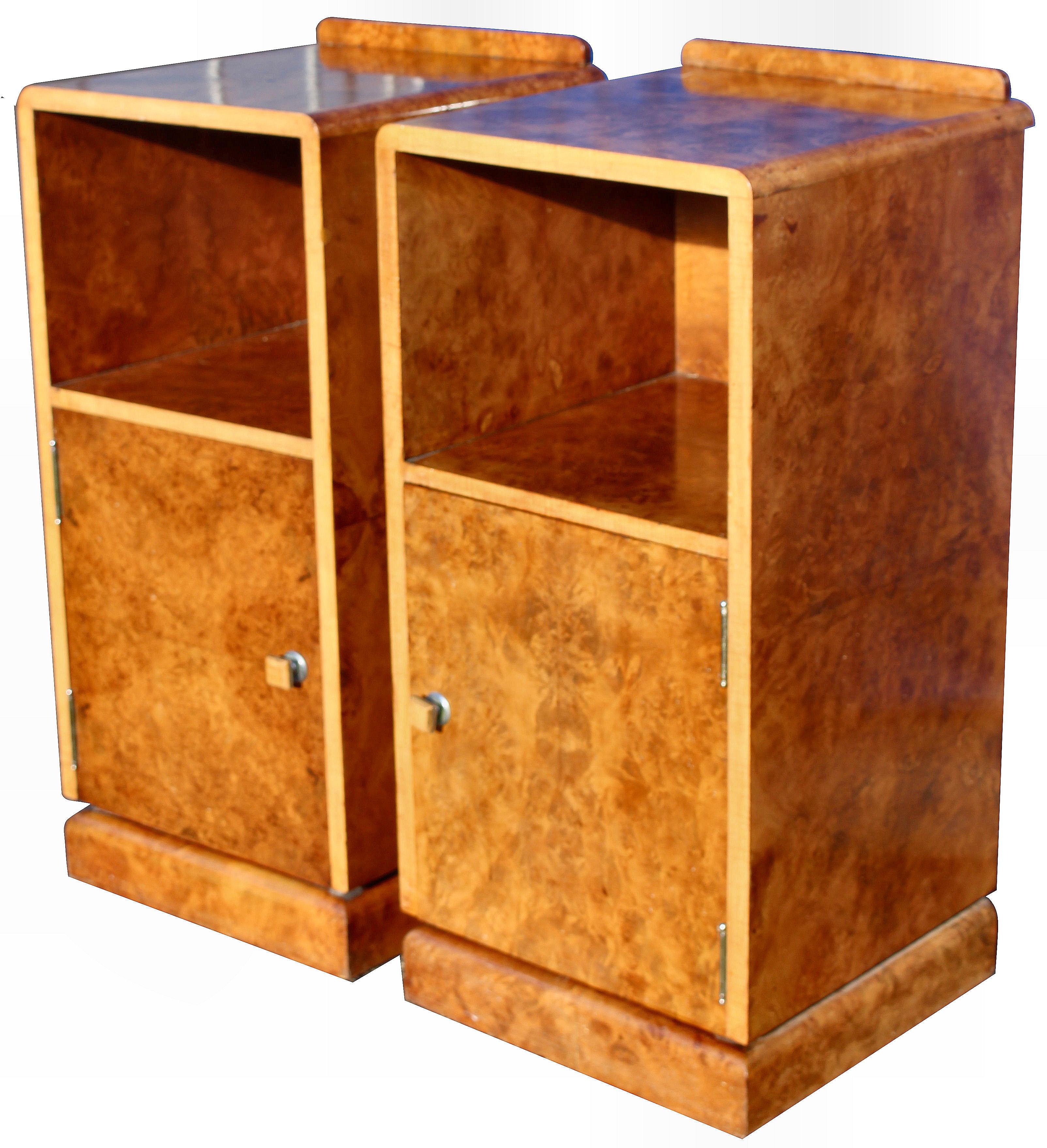A very attractive 1930s Art Deco matching pair of highly figured walnut bedside tables. The veneers are particularly attractive and heavily figuring on these is something which is becoming harder to find so we were delighted to have found these.