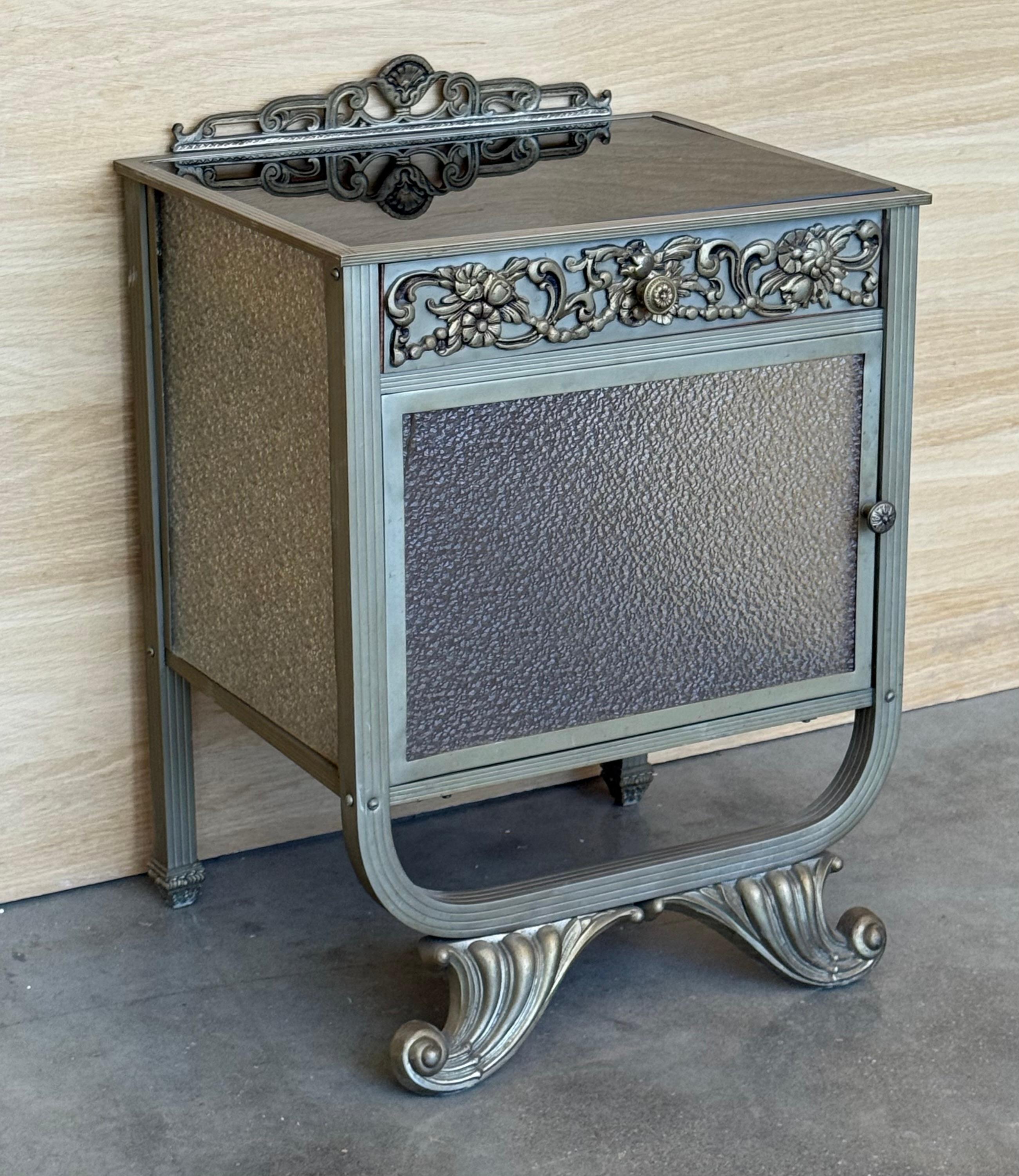 Art Deco Pair of Metal Nightstands with Original Crystal door In Good Condition For Sale In Miami, FL