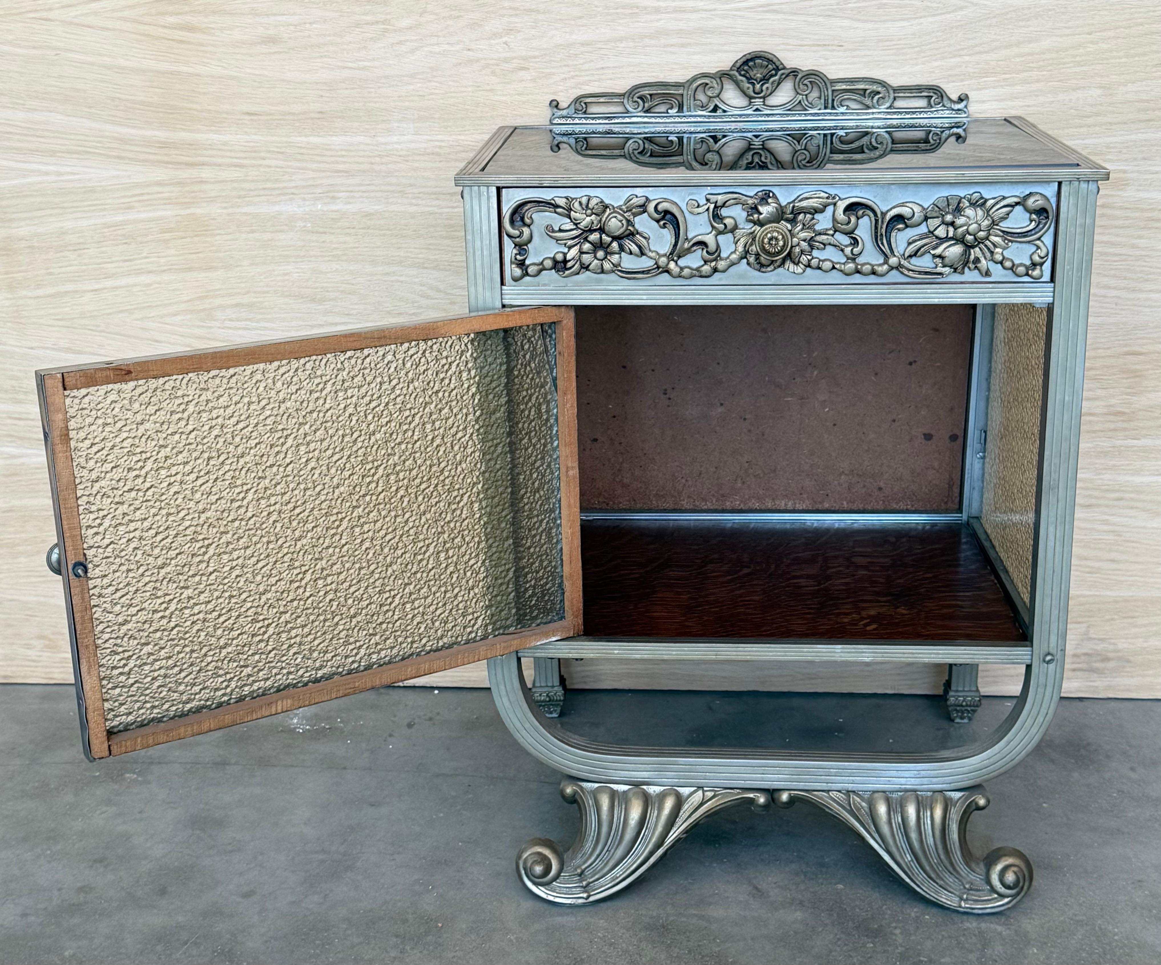 Art Deco Pair of Metal Nightstands with Original Crystal door For Sale 2