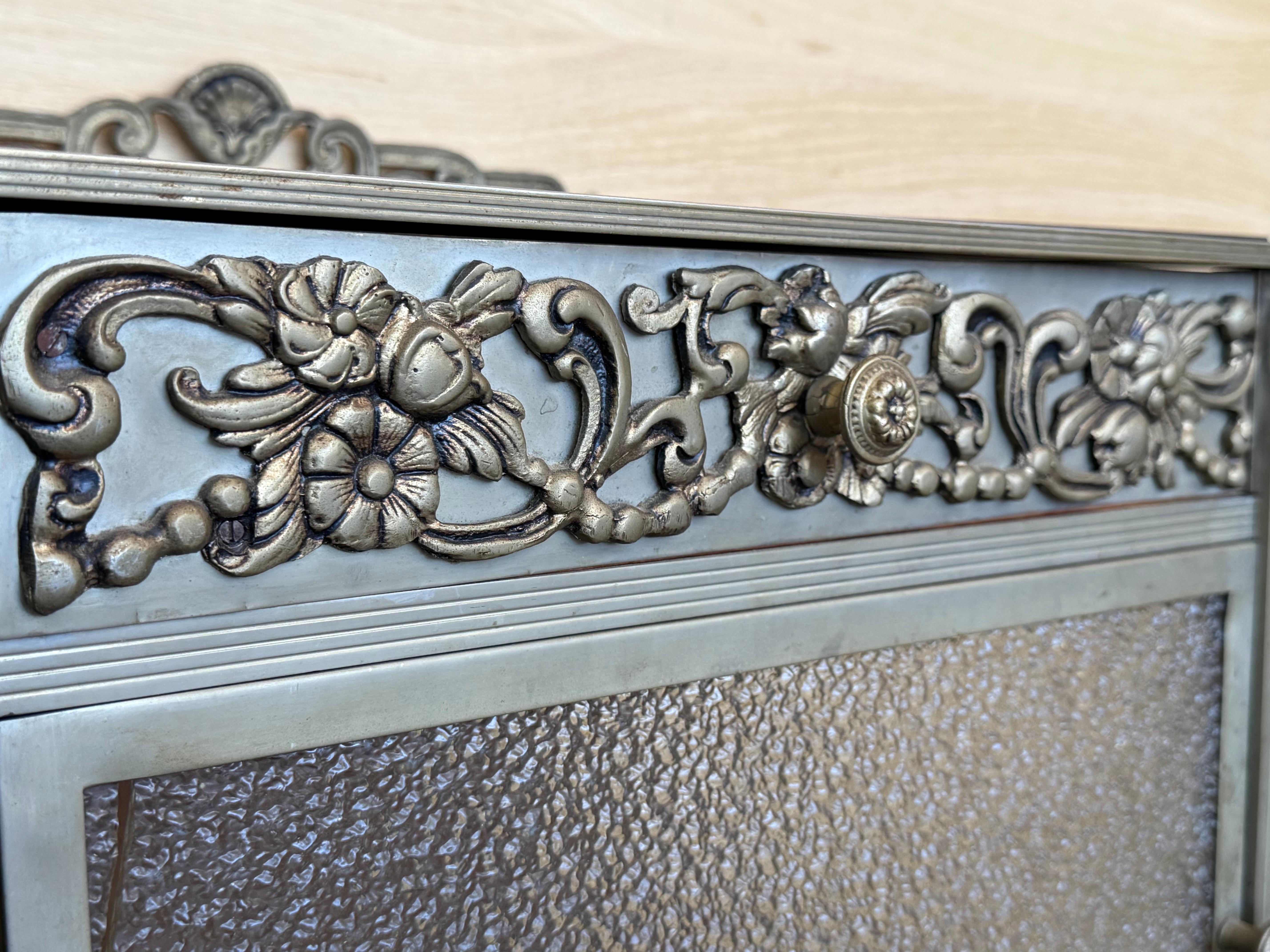 Art Deco Pair of Metal Nightstands with Original Crystal door For Sale 4
