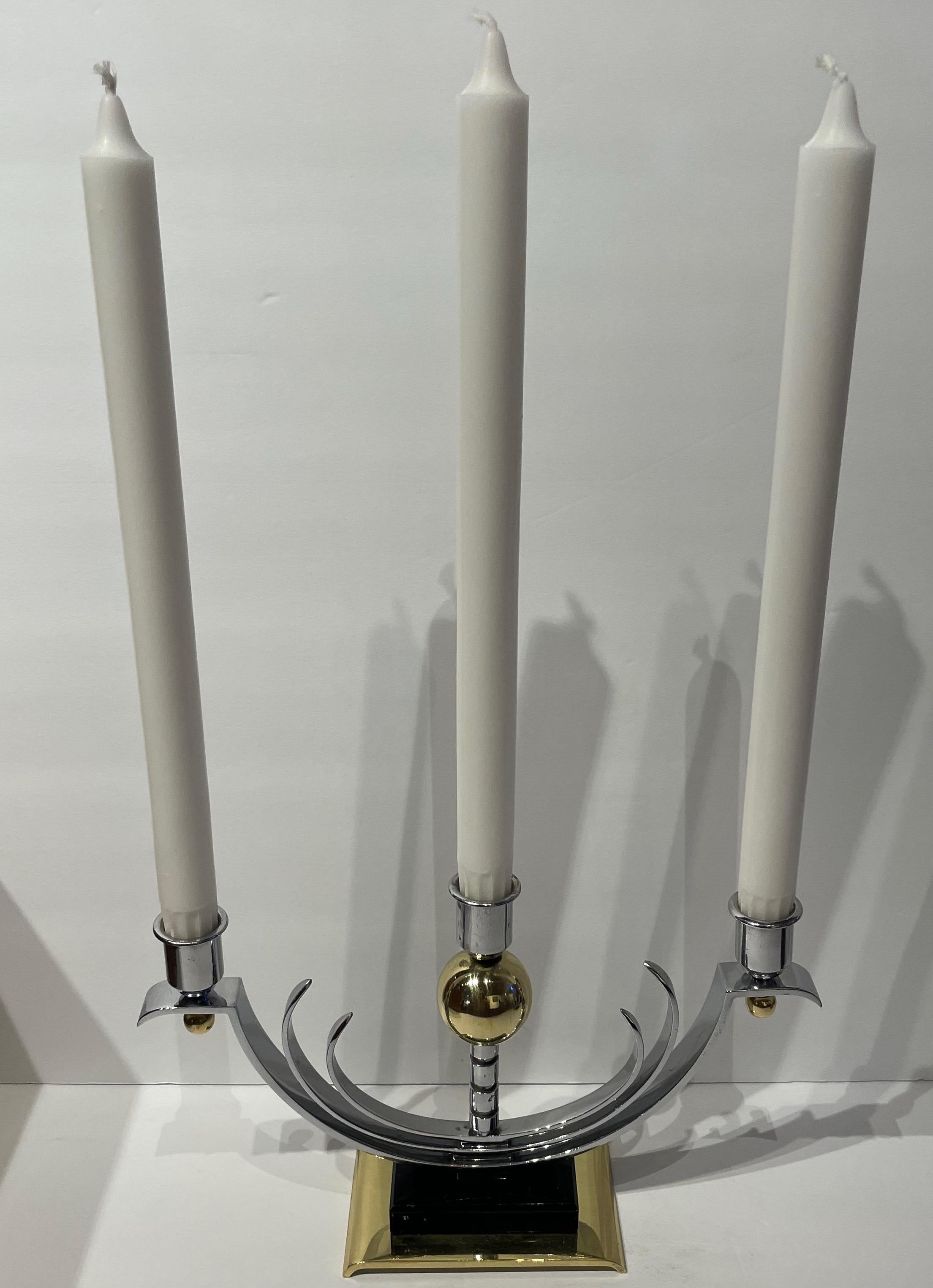 Modernistisches Art-Déco-Kerzenständer aus Chrom, Messing und Vitrolite, Paar im Angebot 4