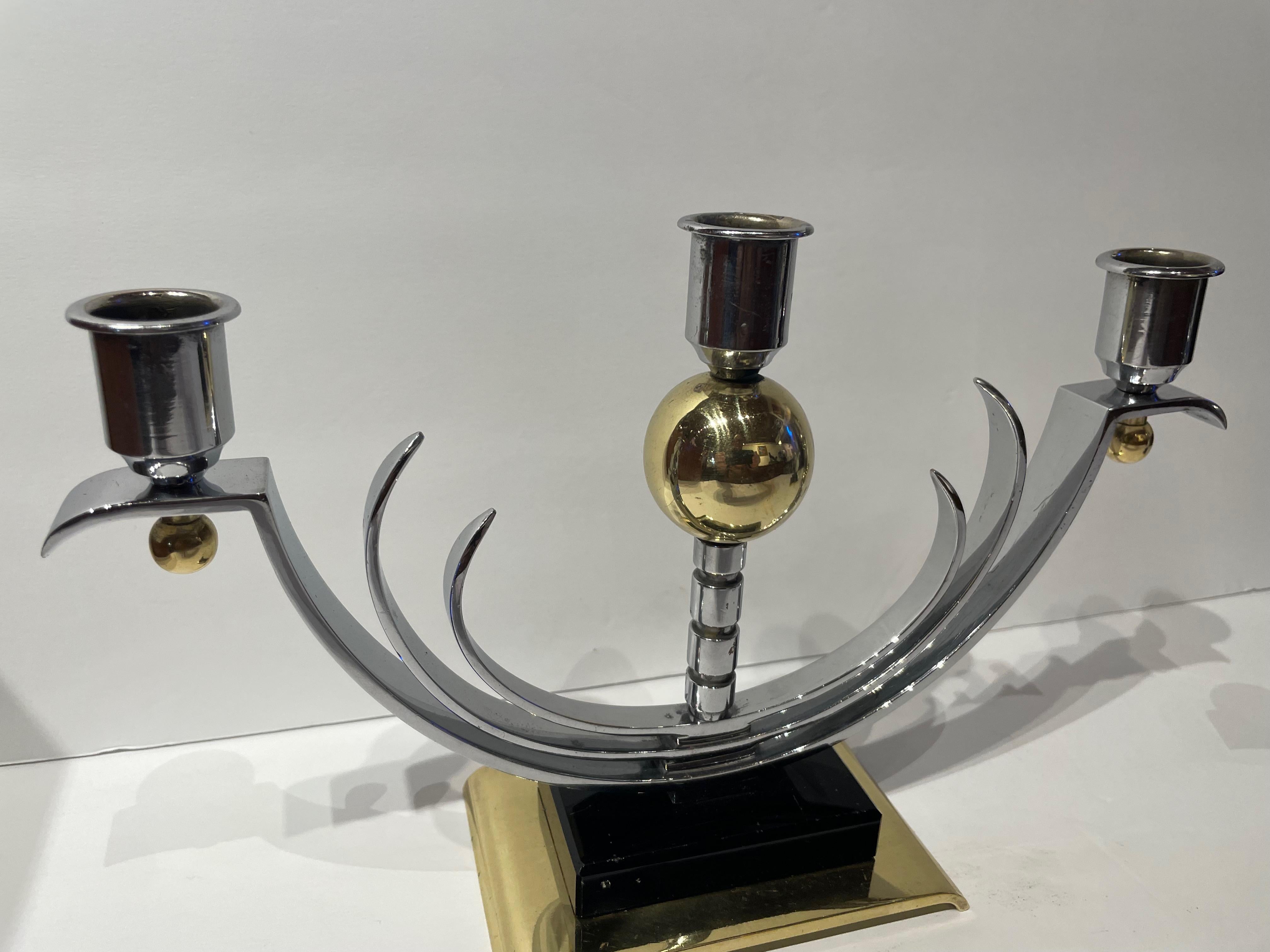 Modernistisches Art-Déco-Kerzenständer aus Chrom, Messing und Vitrolite, Paar im Angebot 3