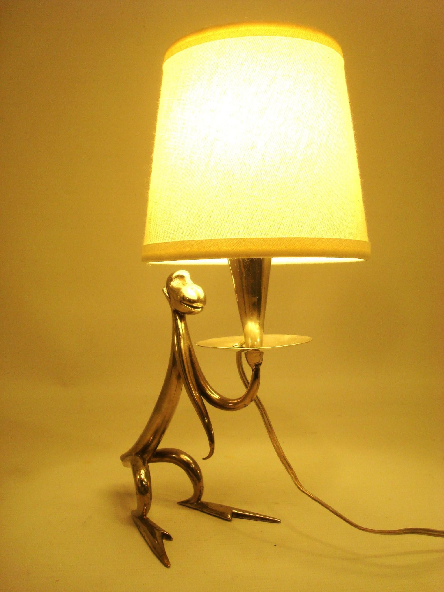 Pareja de lámparas de sobremesa Art Decó con escultura de mono de Hagenauer, Austria  1920's

Lámparas de mesa Art Decó Monkey ¨Affe¨ de  Hagenauer, Austria  1920's.
Preciosa y rara escultura de Karl Hagenauer, de bronce plateado. Estampado
