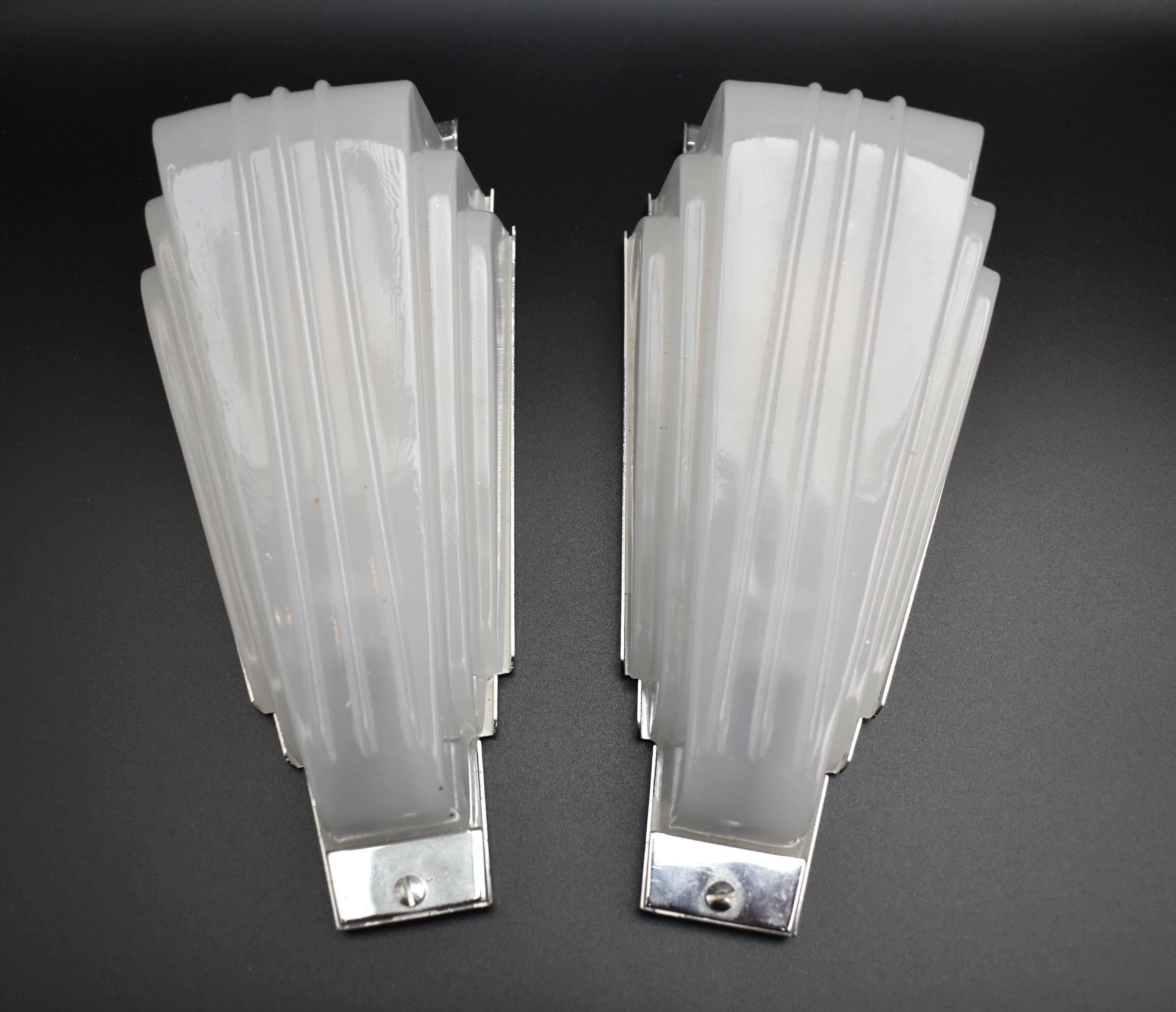 Art Deco Pair of Odeon Opaque Glass Wall Lights, Sconces, English, C1930 In Good Condition For Sale In Devon, England