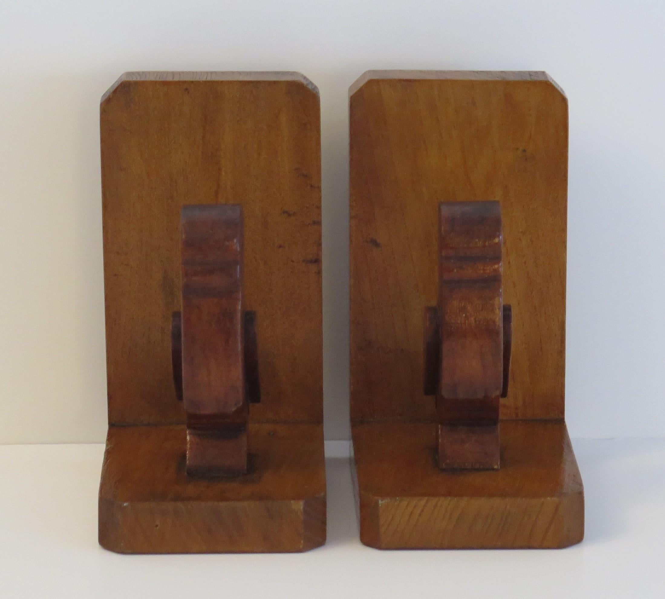 English Art Deco Pair of Pelican Figure Bookends in Hand Carved Woods, circa 1930 For Sale