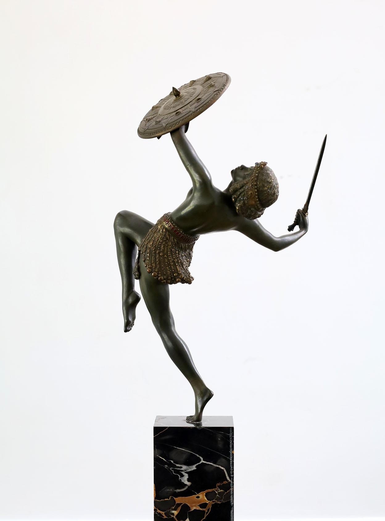 Art Decó Pareja de esculturas del artista francés Pierre Le Faguays, Francia 1930 en venta 3