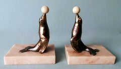 Paire de serre-livres Art Déco en étain avec base en marbre fin